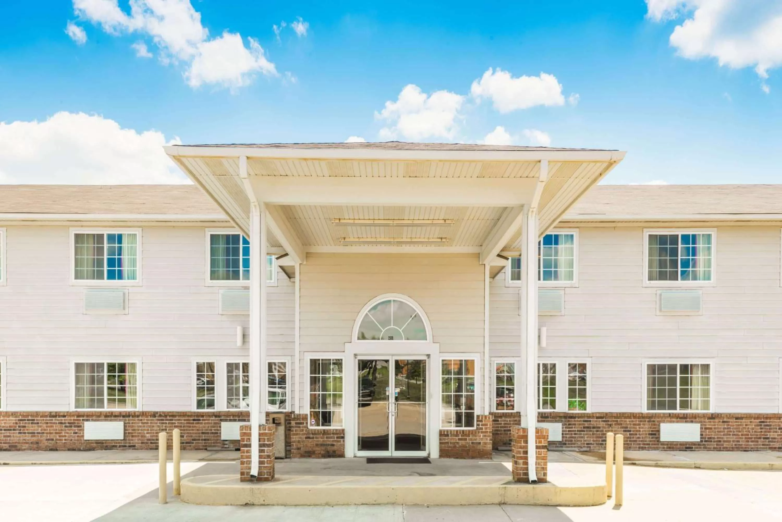 Super 8 by Wyndham Platte City Kansas City Area