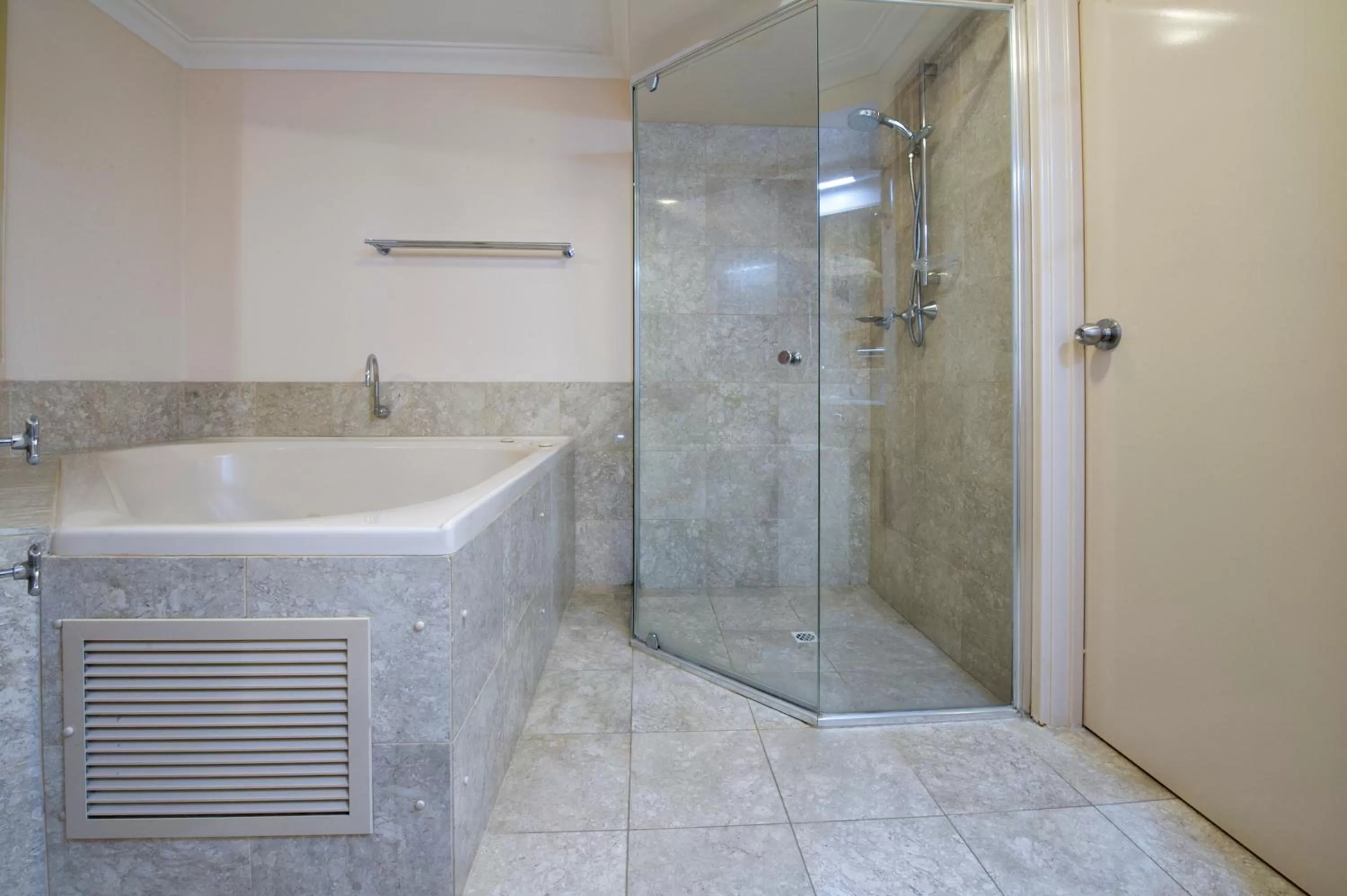 Three-Bedroom Apartment in Abbey Beach Resort