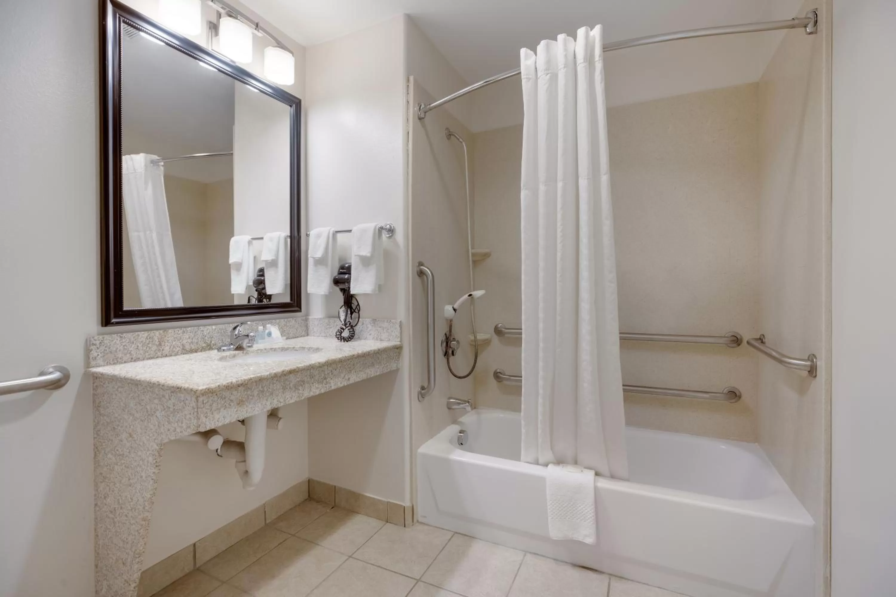 1 King Bed, Suite, Nonsmoking, Accessible, Kitchenette in Suburban Studios Berwick - Morgan City