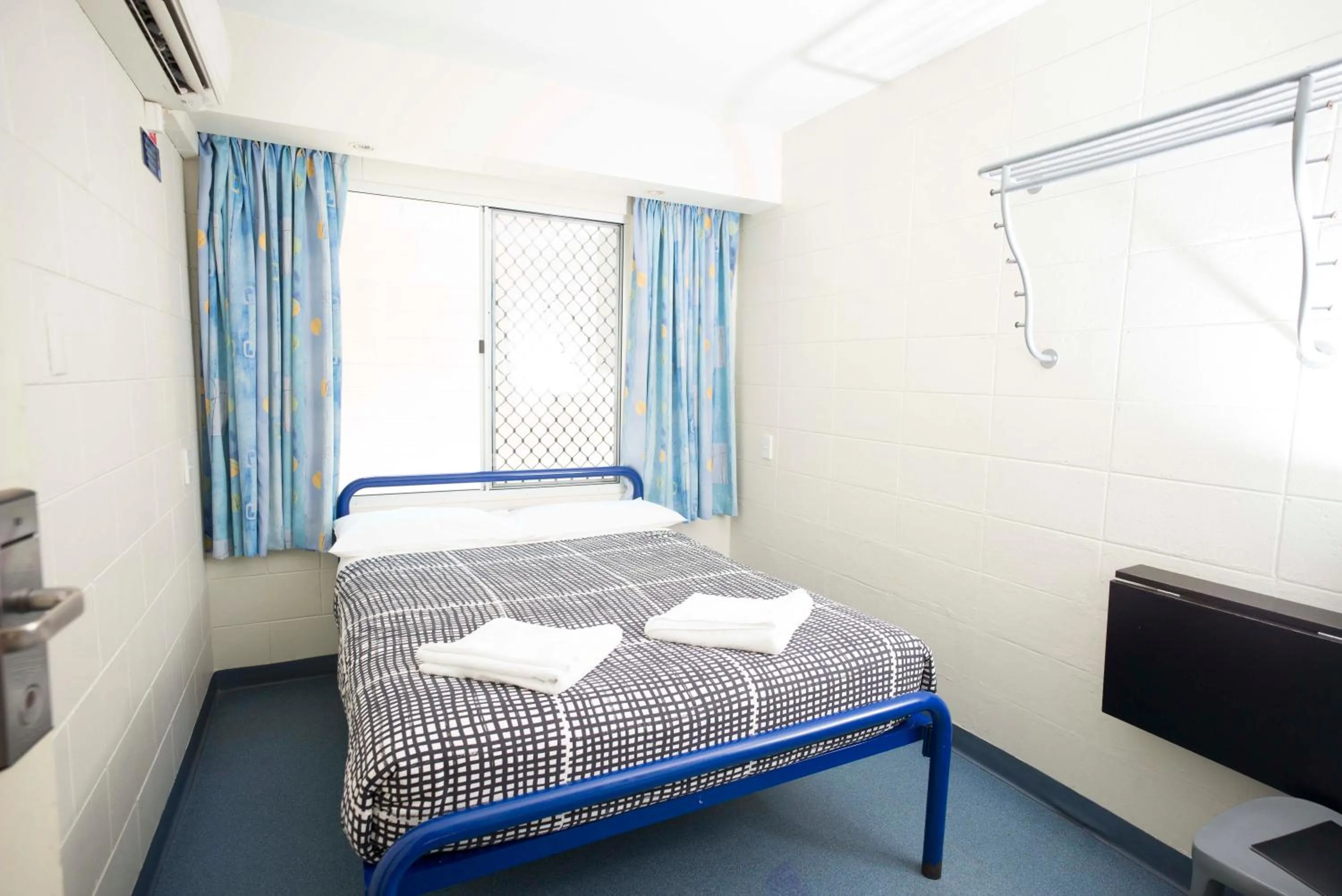 Double Room with Shared Bathroom in YHA Cairns Central