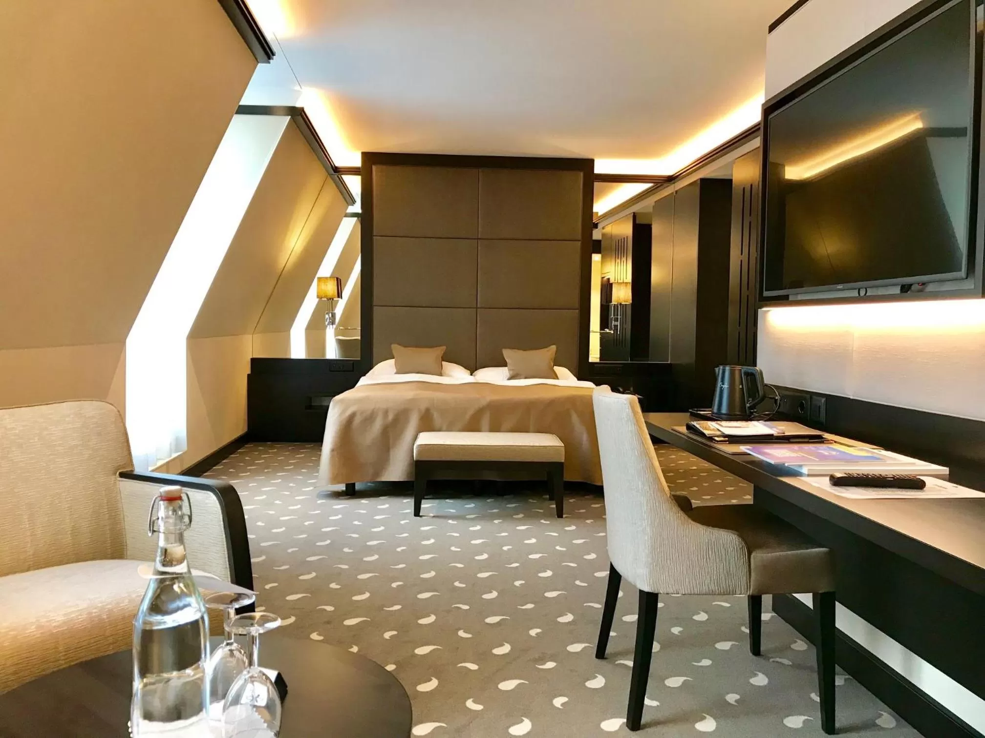 Deluxe Junior Suite in Hotel Monopol Luzern