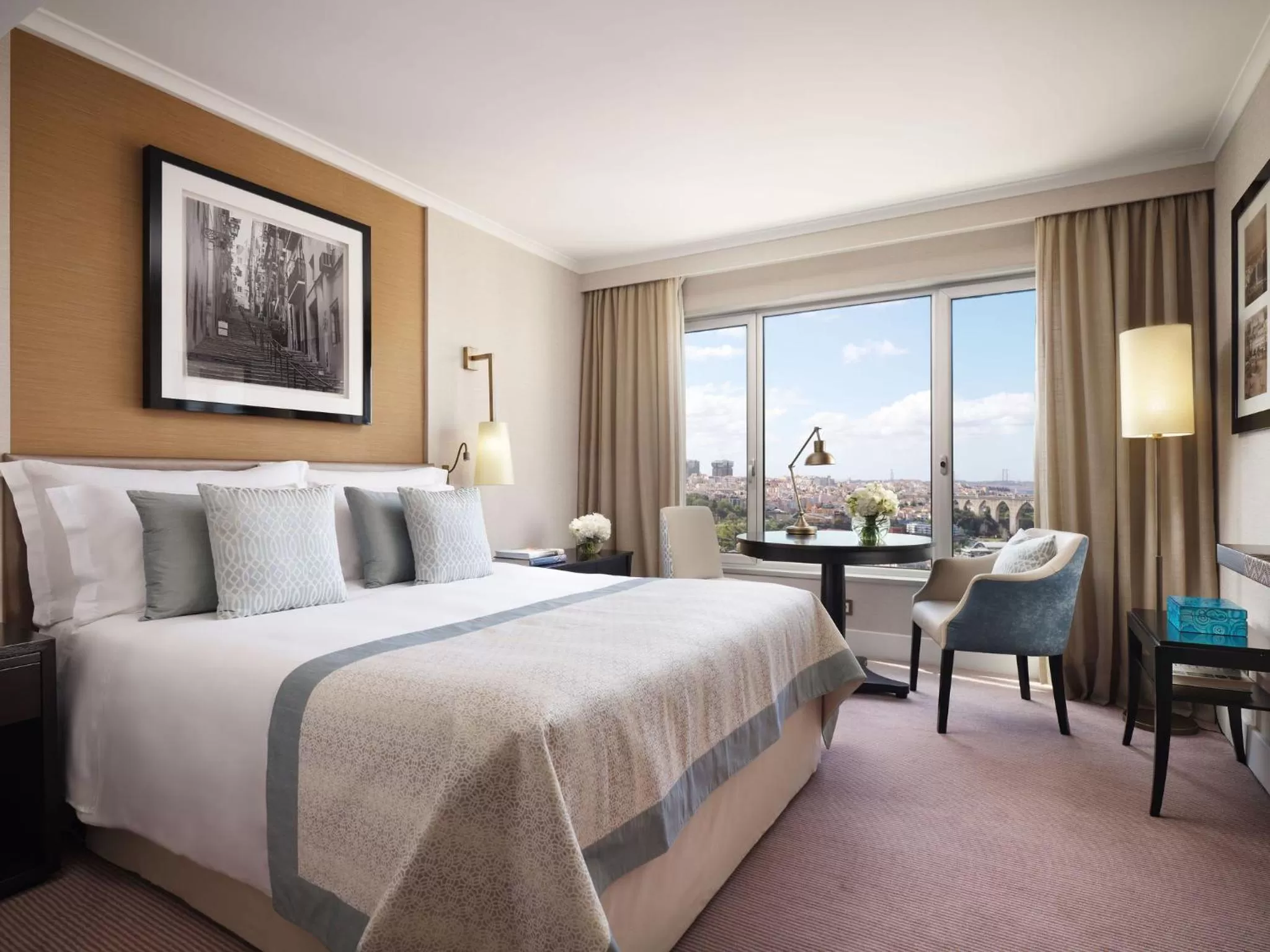 Deluxe Double Room with Panoramic View in Corinthia Lisbon