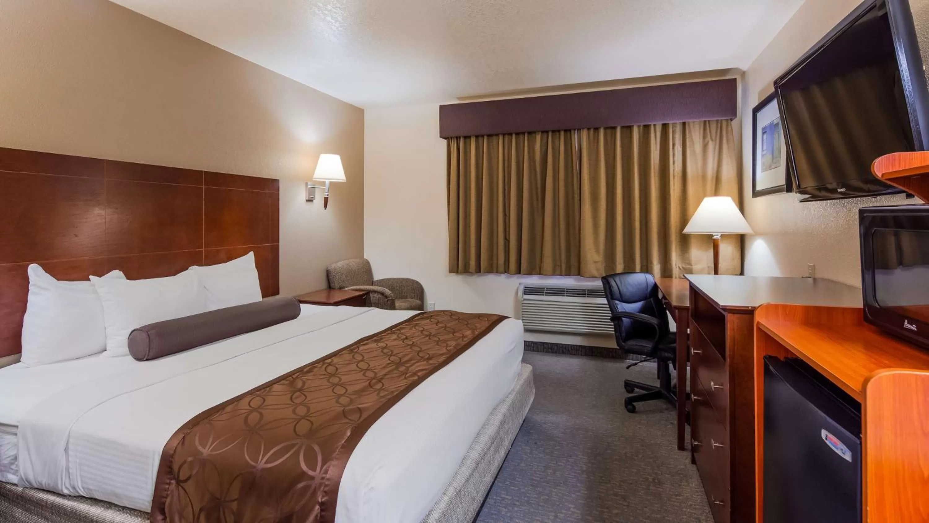 King Room with Bath Tub - Disability Access in Best Western Desert Oasis