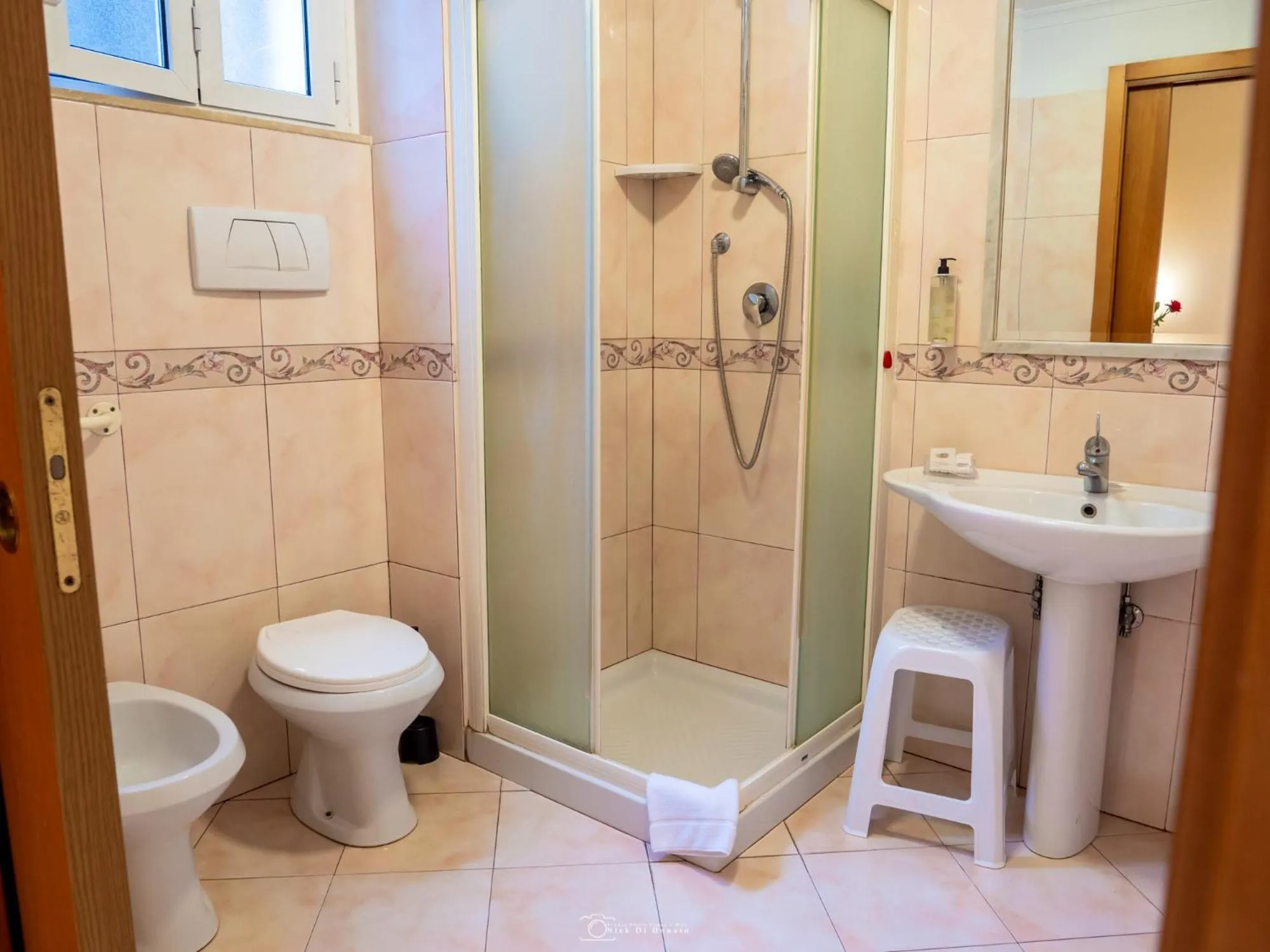 Single Room in Hotel Suite Caesar