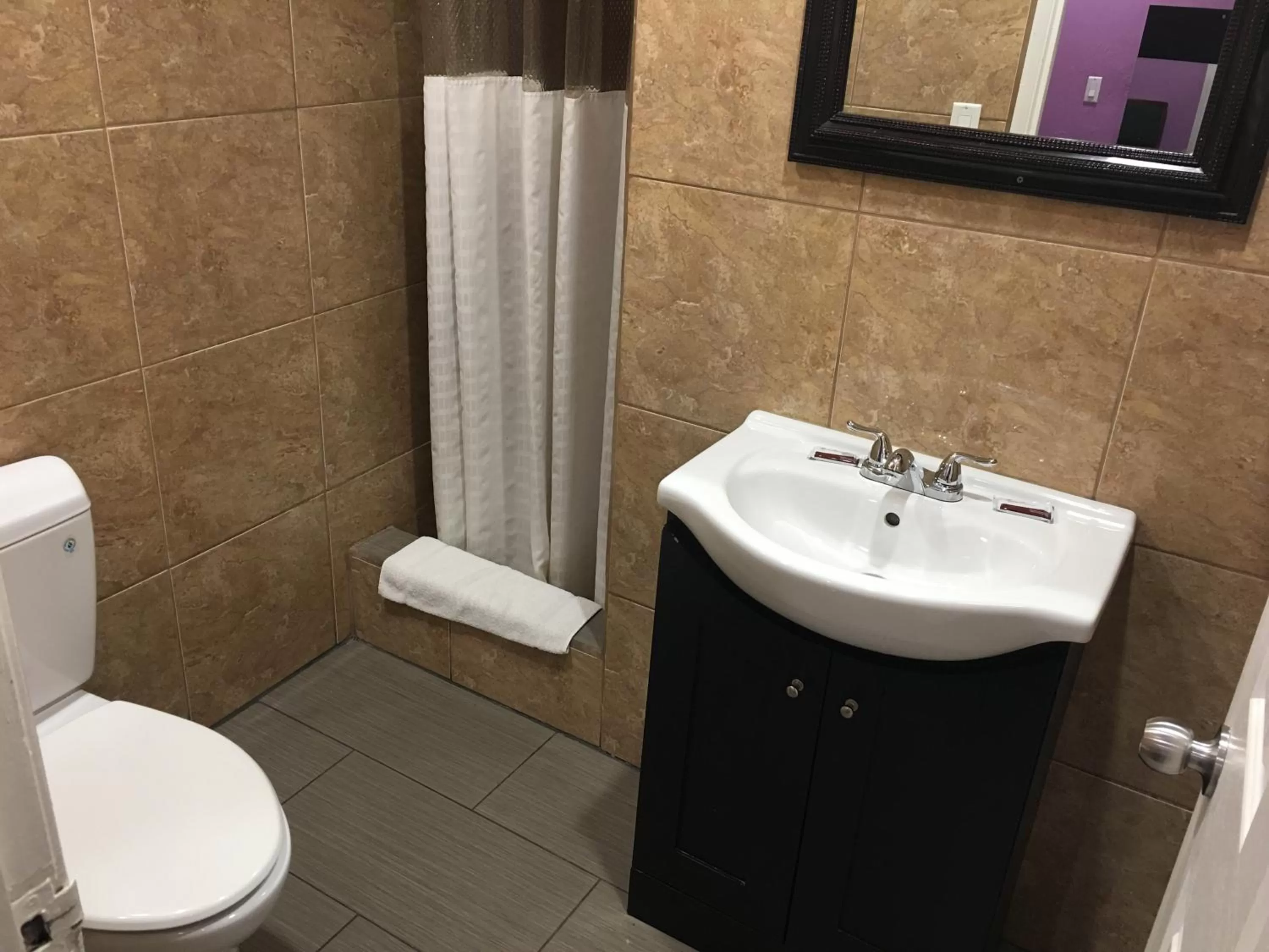 Queen Room in Harris Motel