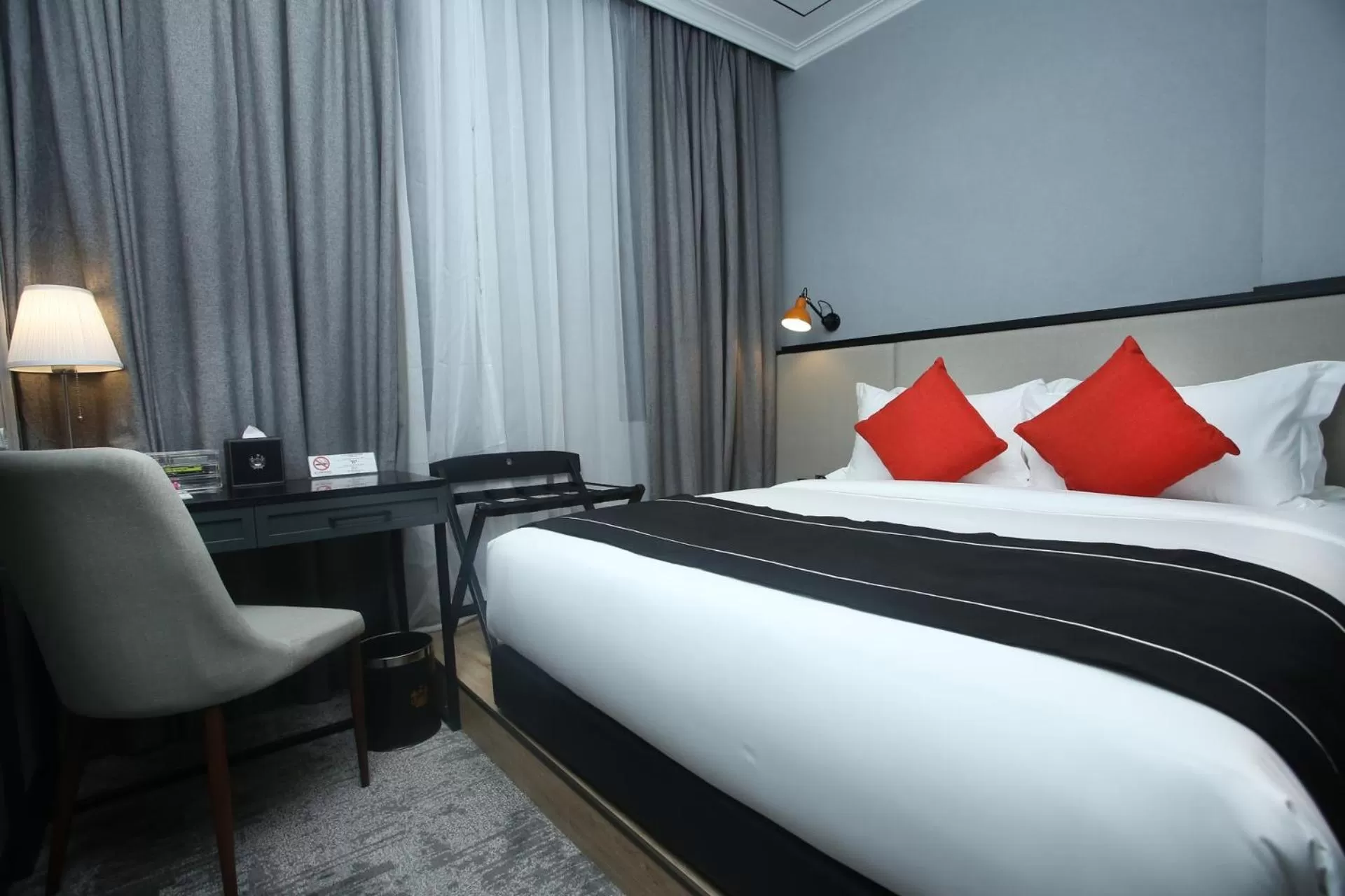 Standard Queen Room in Stanton Hotel