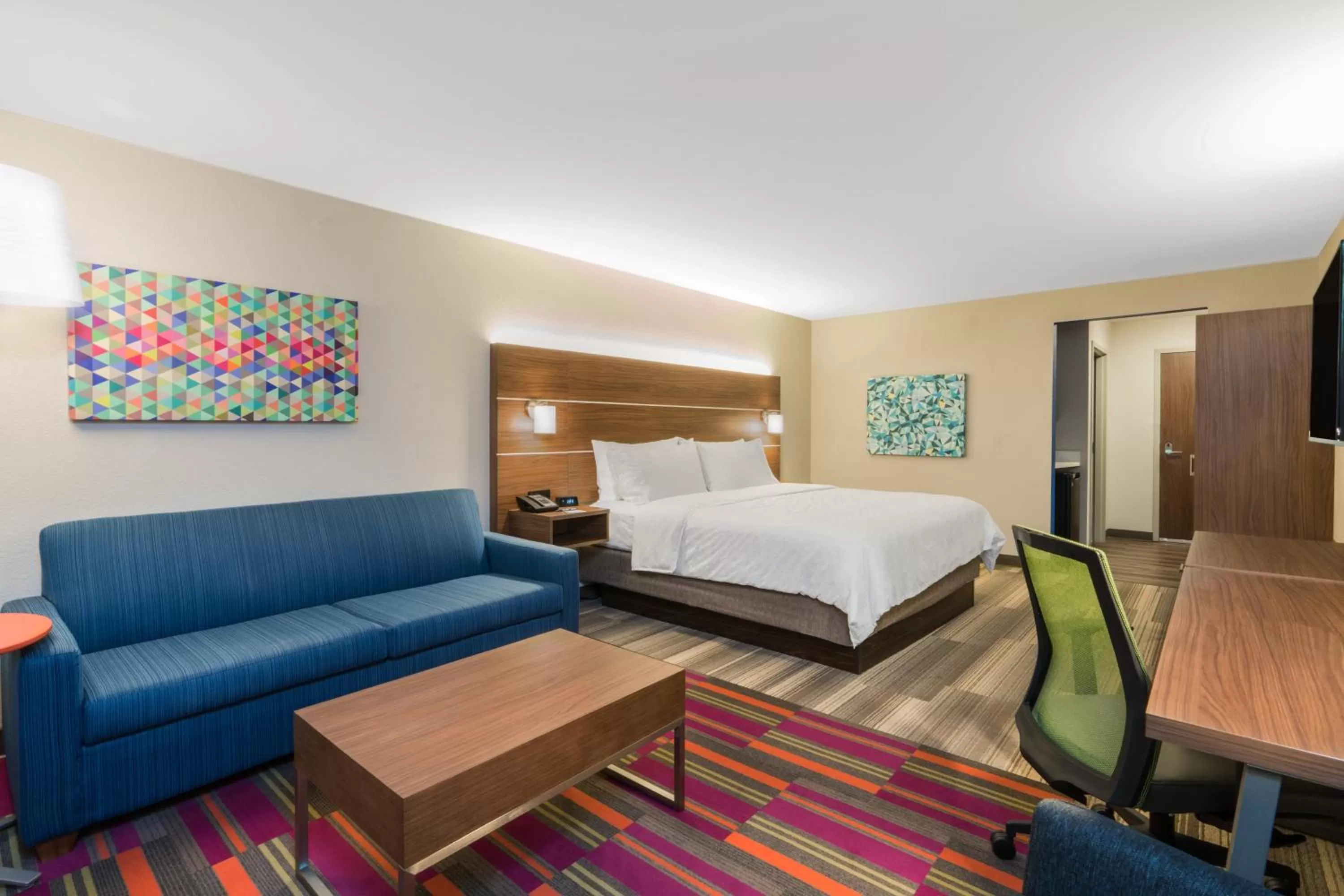 King Suite with Sofa Bed in Holiday Inn Express & Suites Lake Havasu - London Bridge by IHG
