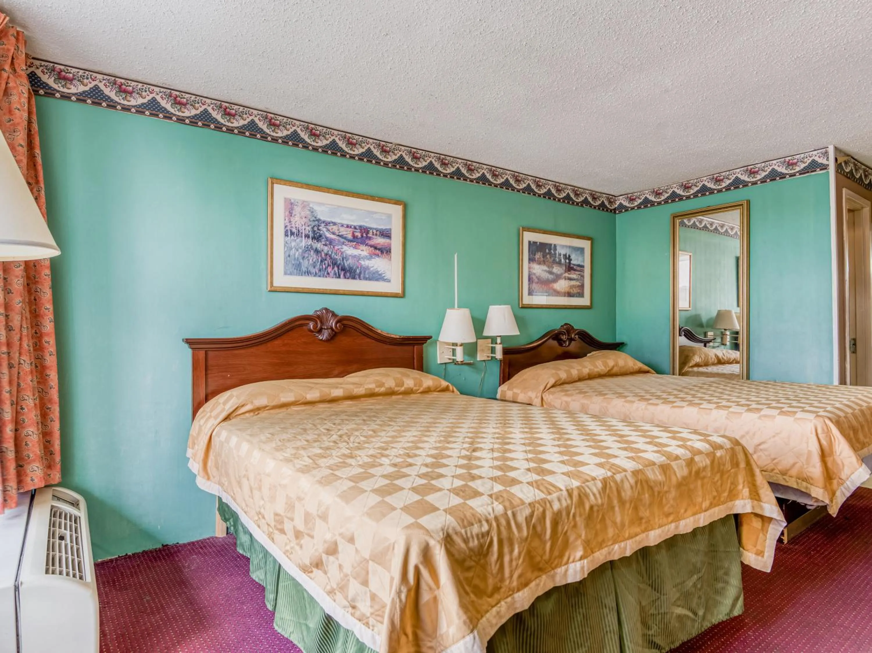 Queen Room with Two Queen Beds in OYO Hotel Jackson North I-55