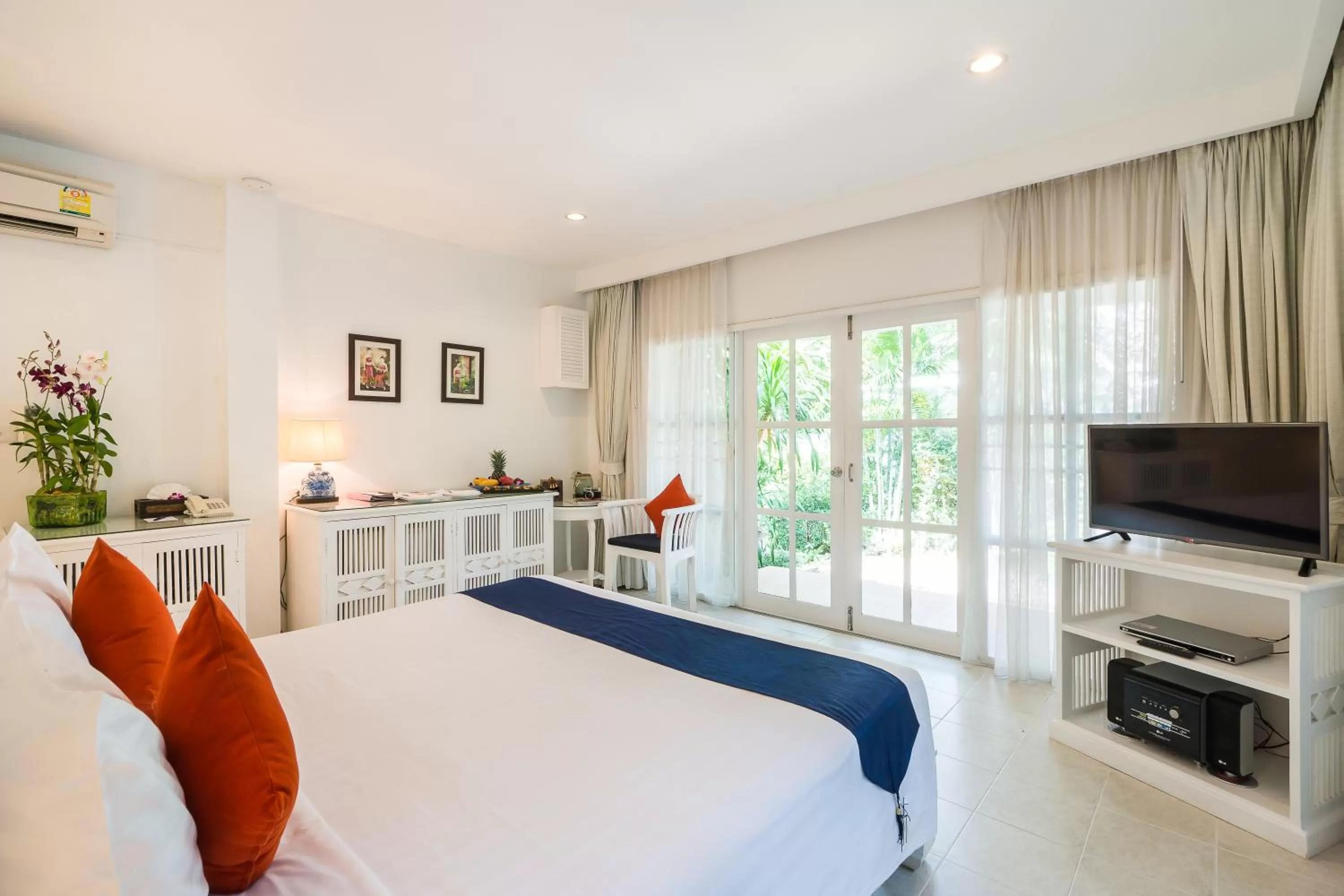 Garden View King bed in Laksasubha Hua Hin