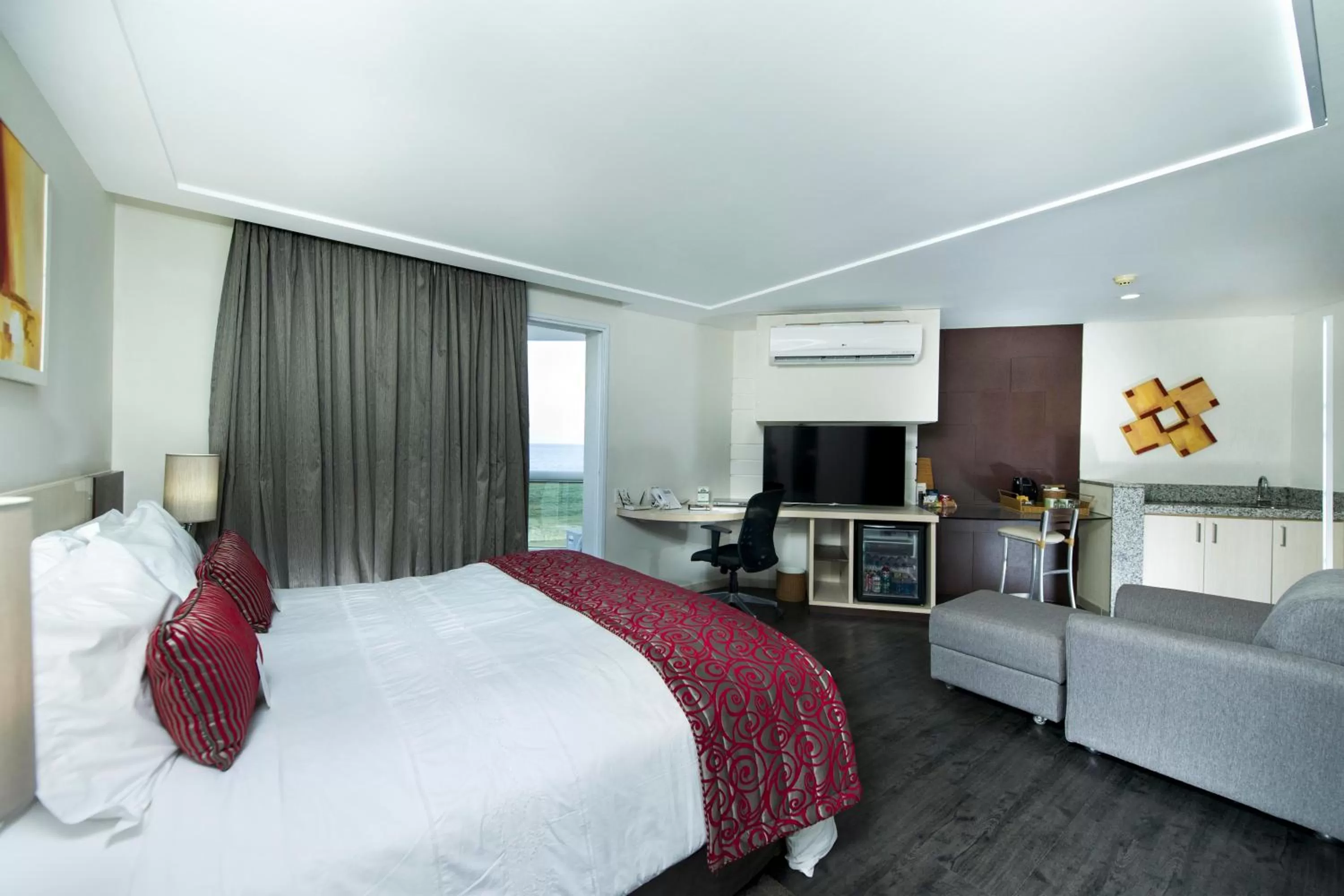 Photo of the whole room in Comfort Suites Macaé