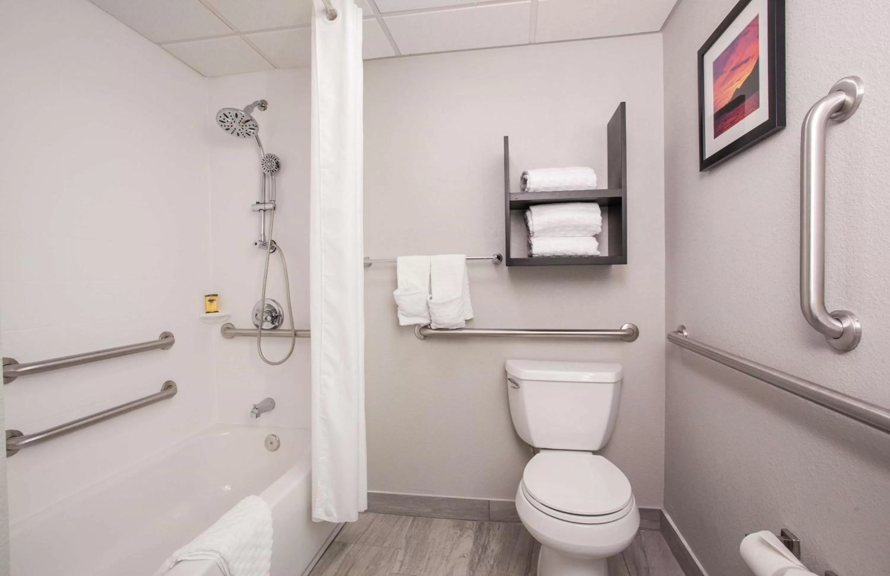 Queen Room with Two Queen Beds and Mobility Accessible Bathtub in Best Western Plus Sun Canyon