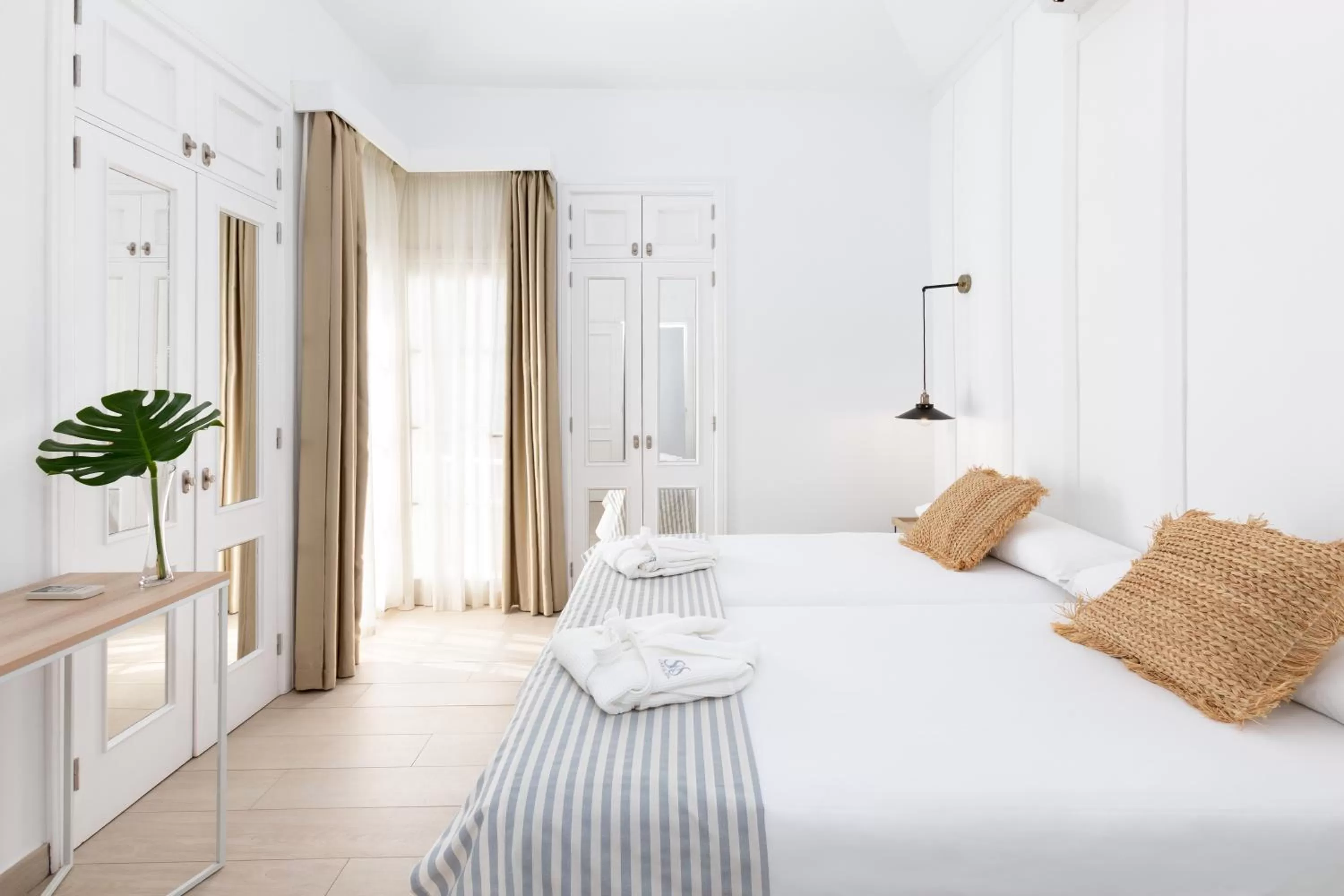 Deluxe One-Bedroom Apartment (3 Adults) - Top Floor in Lagos de Fañabé Beach Resort