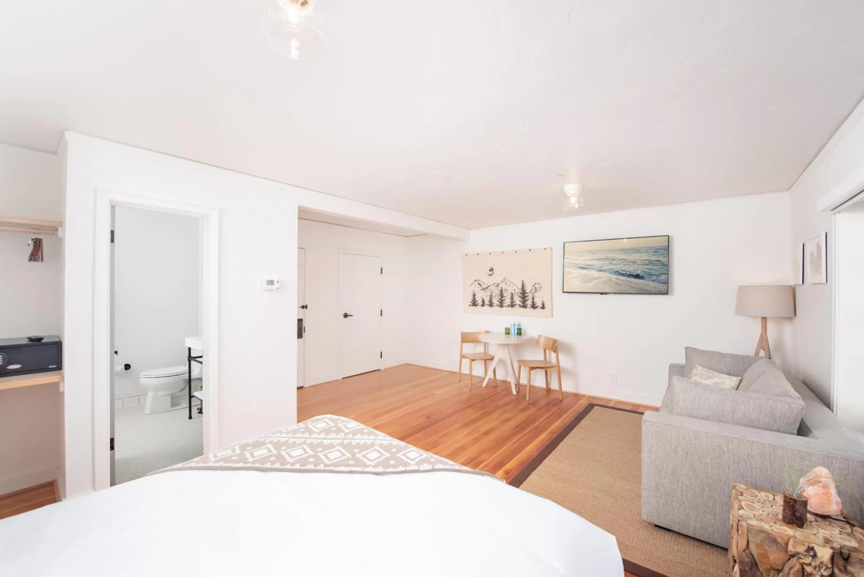 Premium King with Sofa Bed in SCP Redmond Hotel