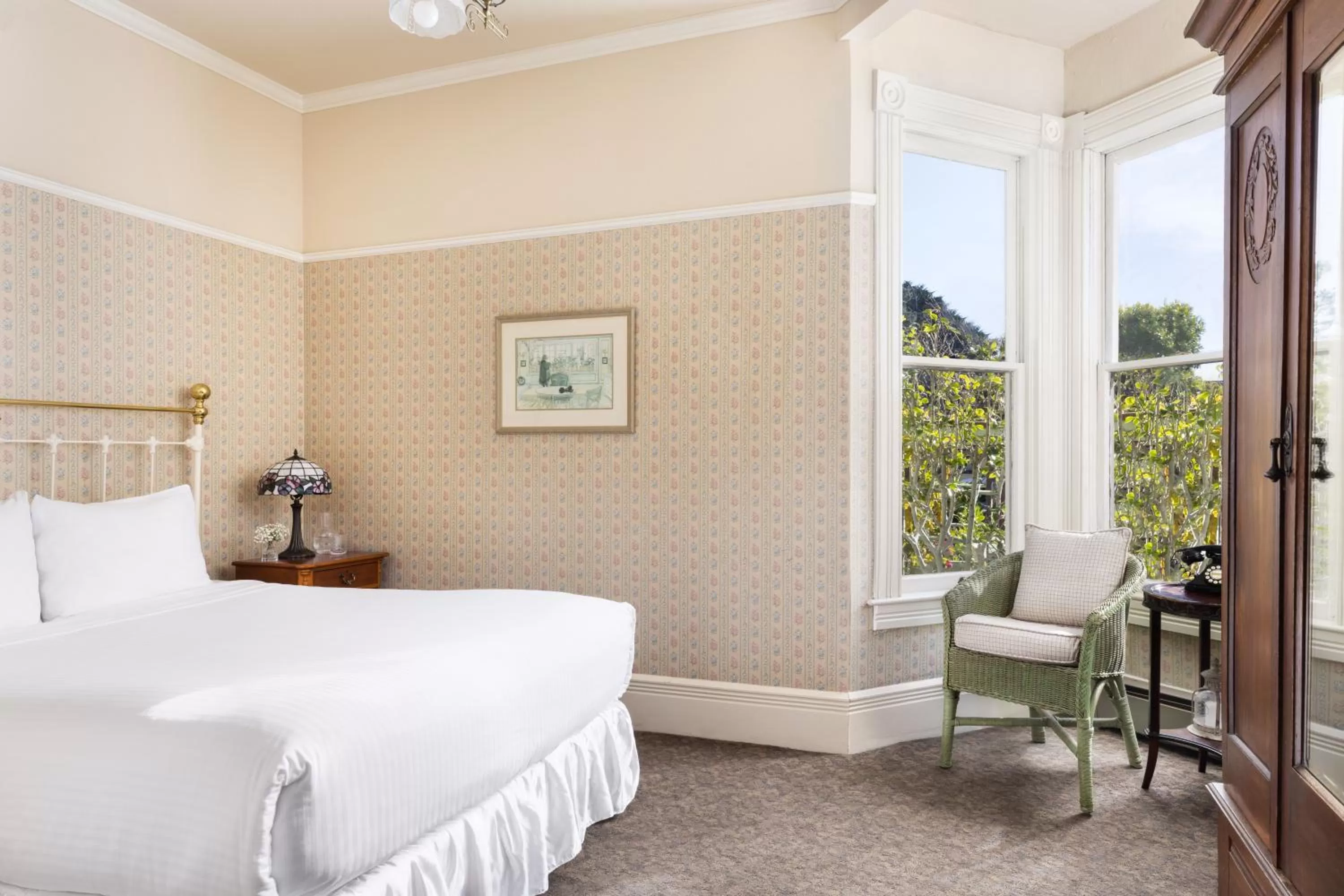 Deluxe Queen Room in Centrella Hotel, a Kirkwood Collection Hotel