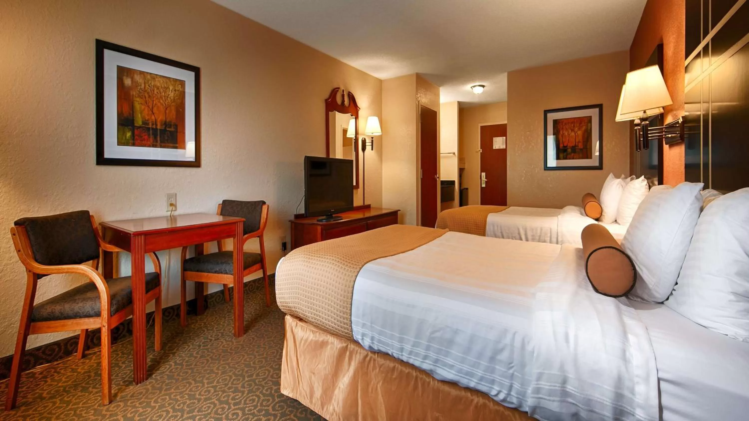 Quadruple Room with Roll-in Shower - Disability Access in Best Western Gardendale