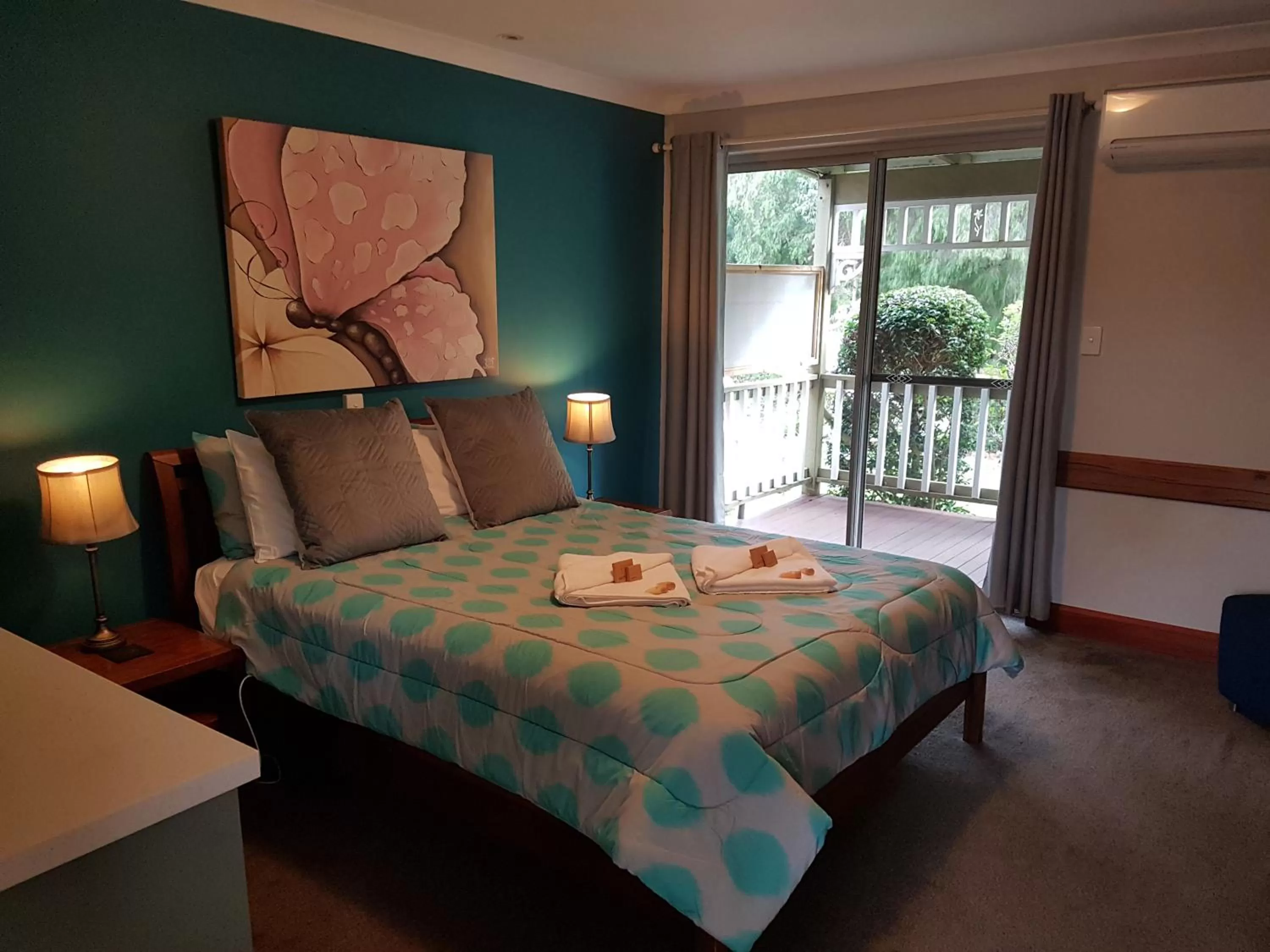 Executive Queen Room with Balcony in Adamsons Riverside Accommodation