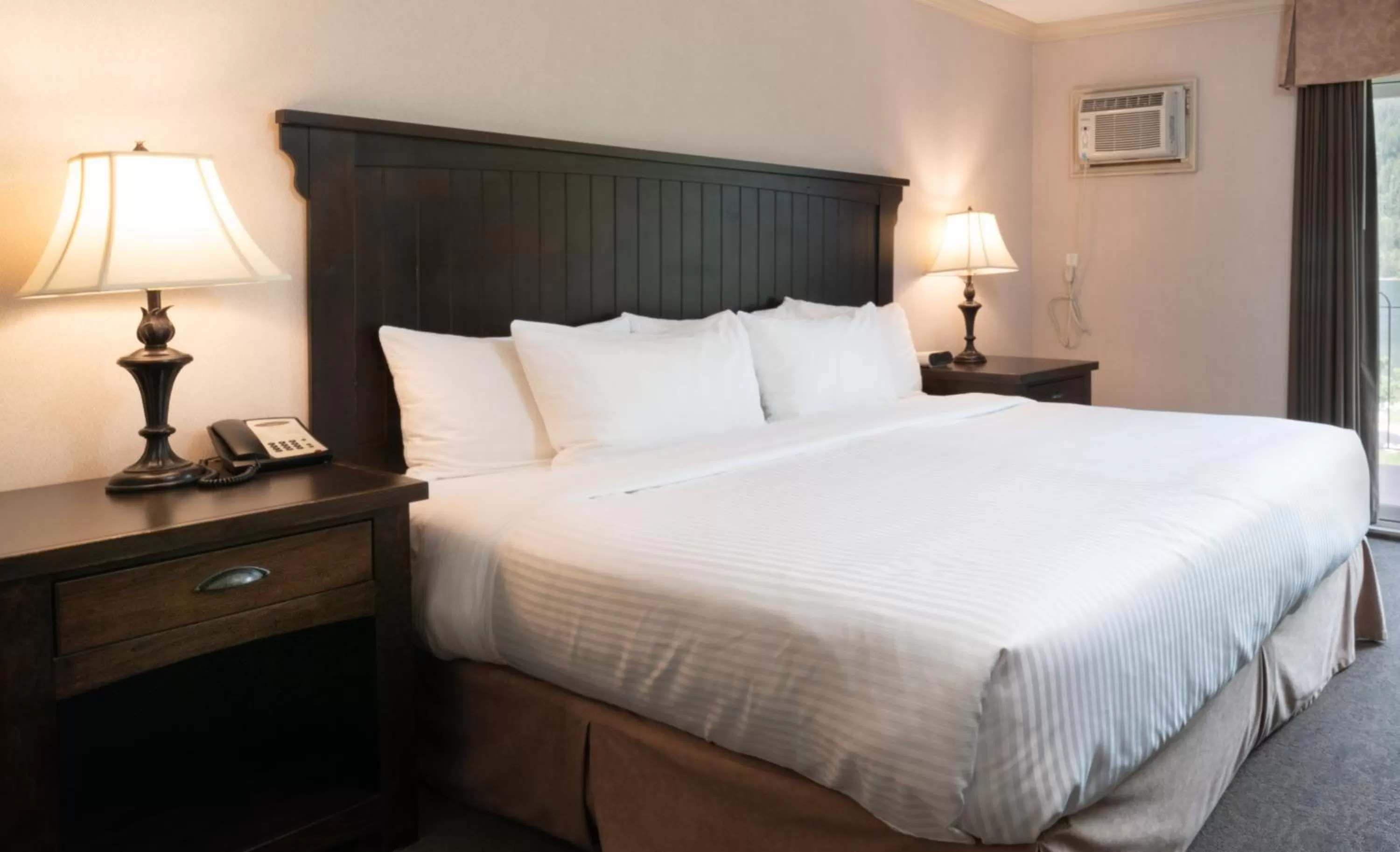 Queen Room with Kitchenette in Prestige Inn Nelson