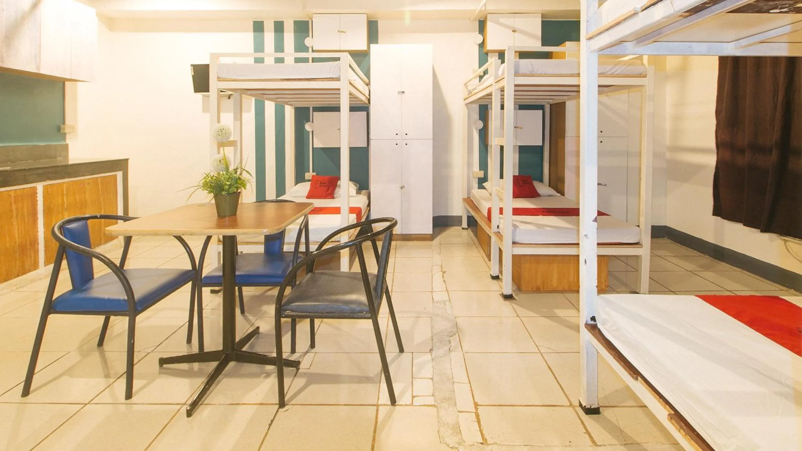 10-Bed Mixed Dormitory Room in RedDoorz at Crowne One Condo