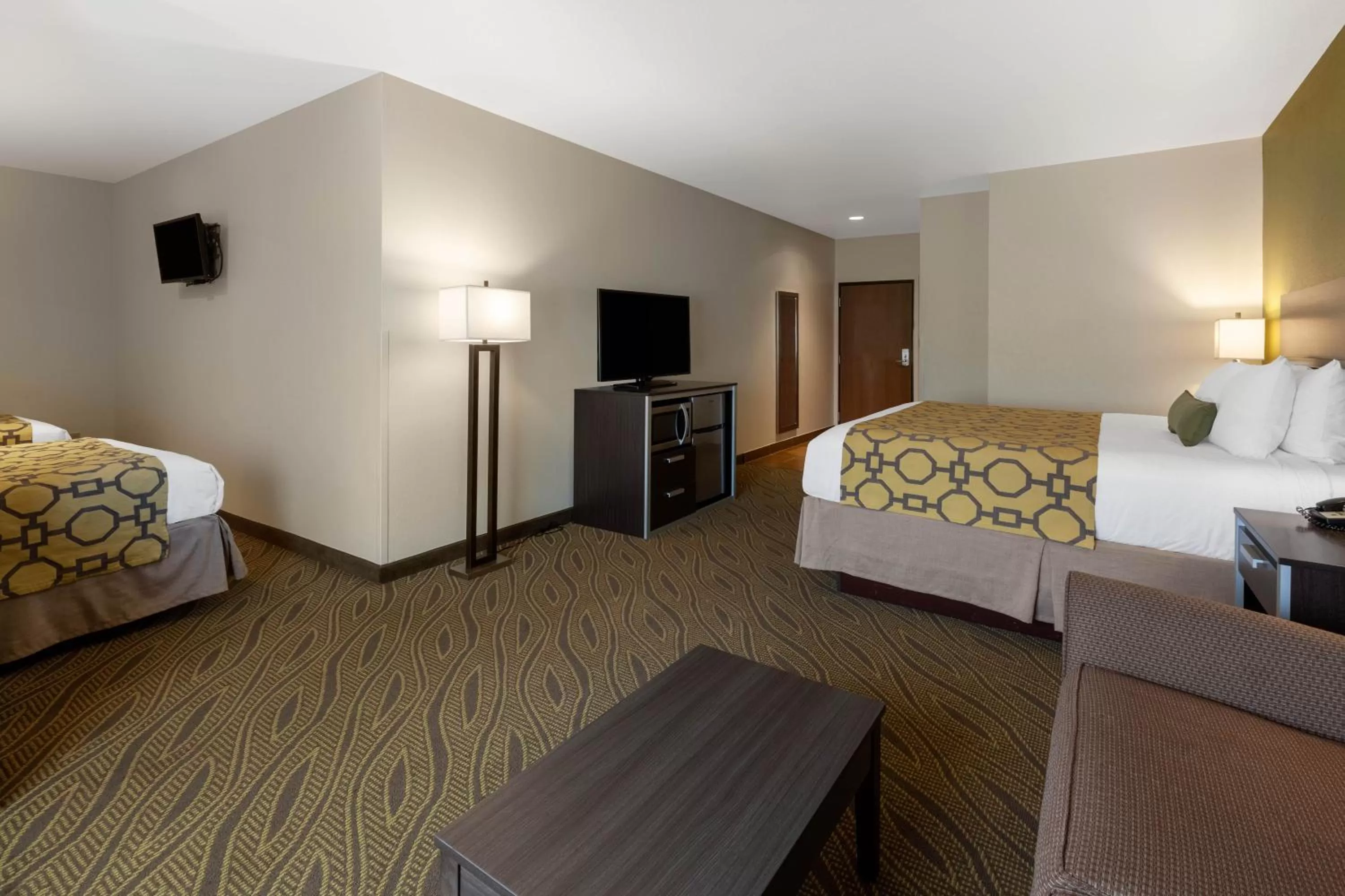 1 King Bed and 2 Twin Beds, Studio Family Suite, Non-Smoking in Baymont by Wyndham Beulah