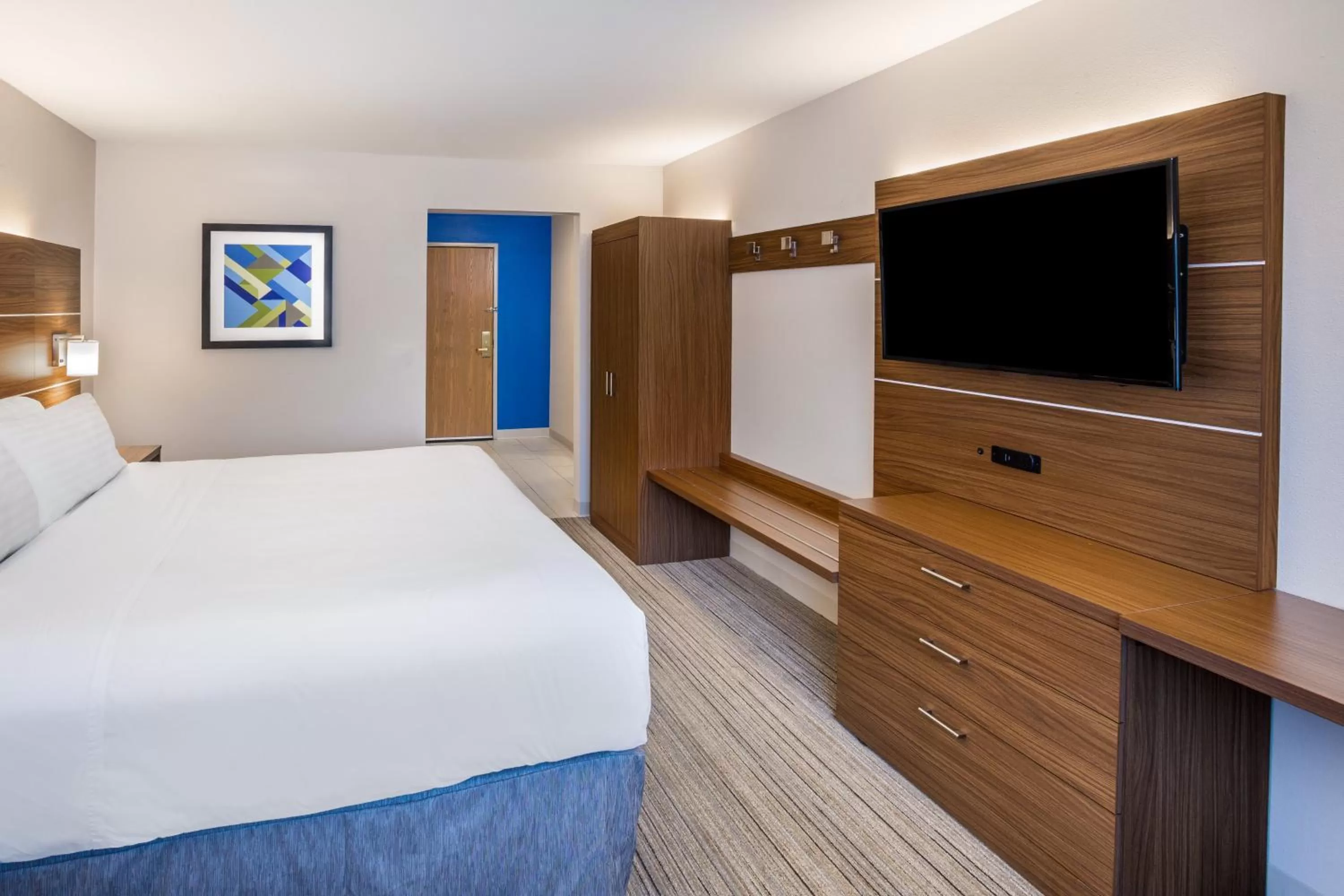 King Room - Disability Access in Holiday Inn Express Wisconsin Dells by IHG