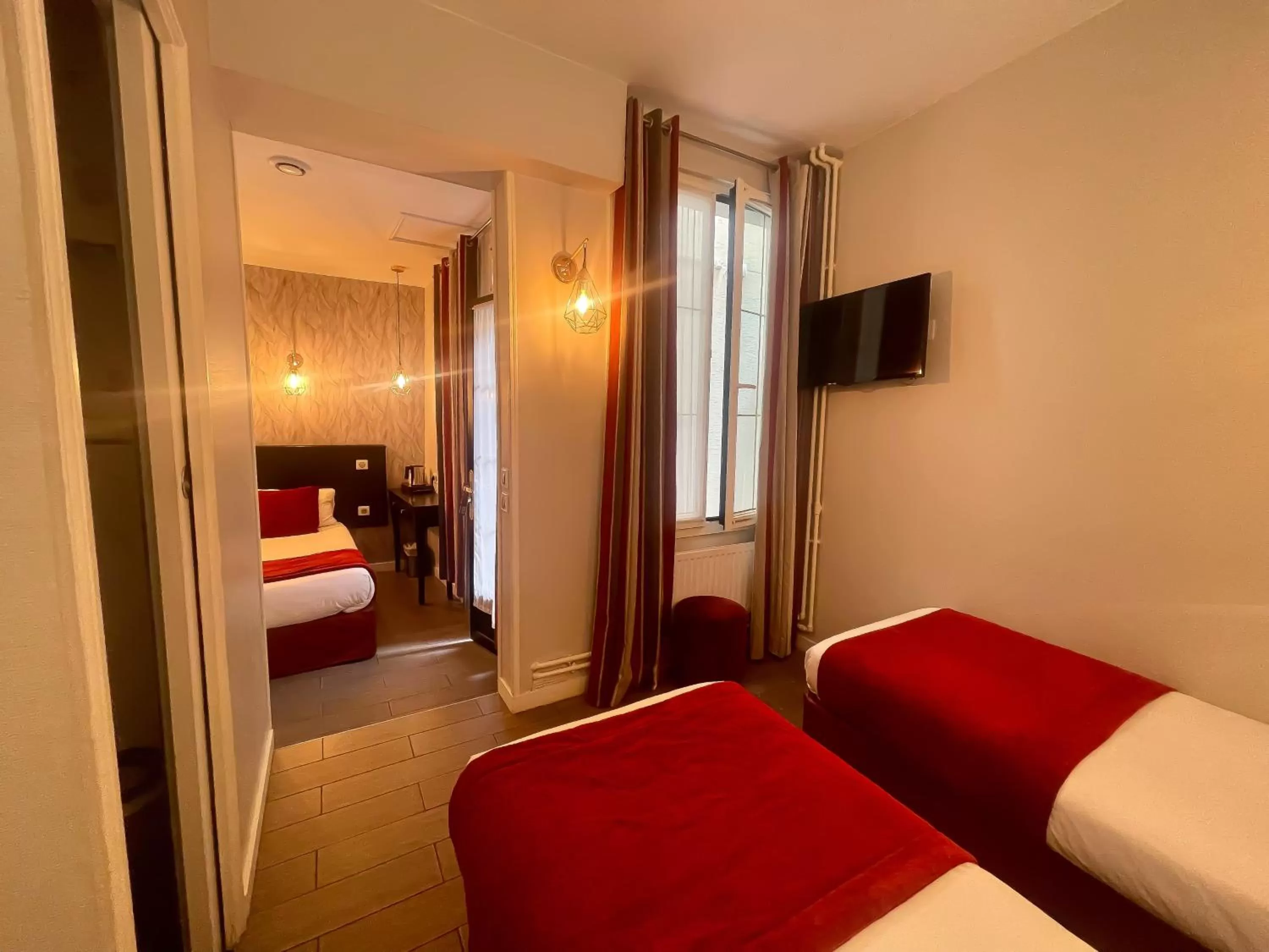 Quadruple Room in Hôtel Eiffel Rive Gauche