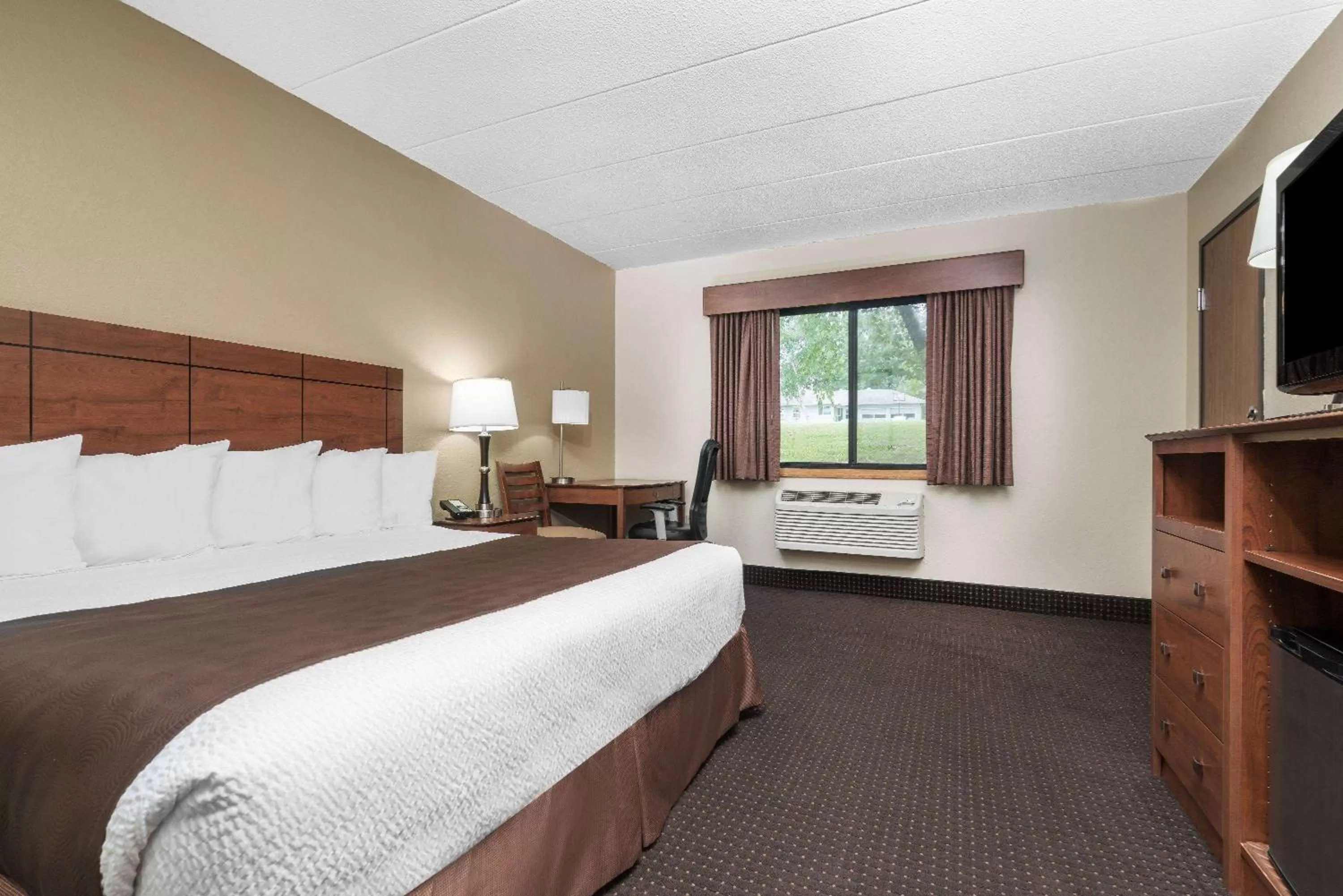 King Room - Non-Smoking in AmericInn by Wyndham Lake City