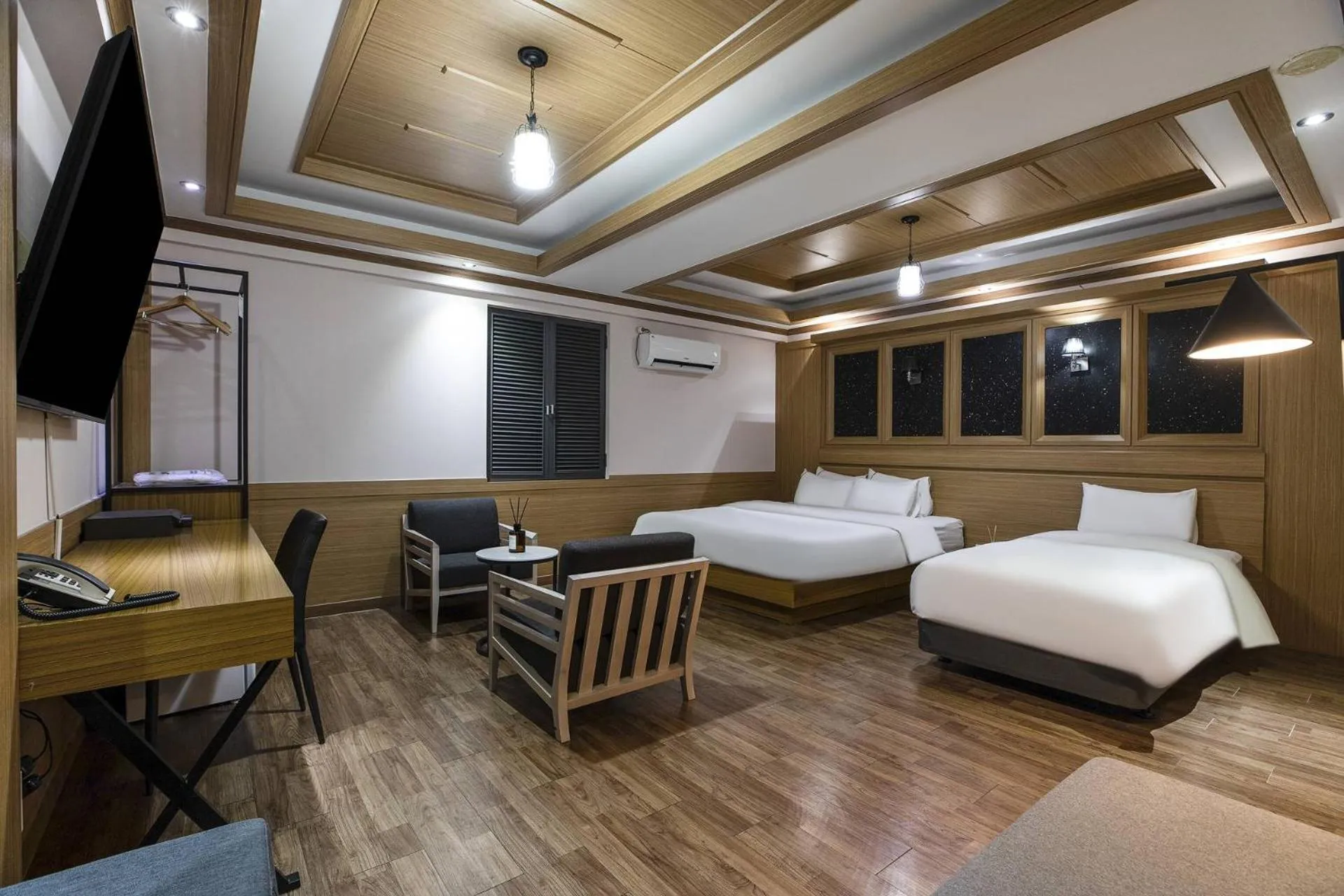 Suite Twin  in Central Plaza Hotel