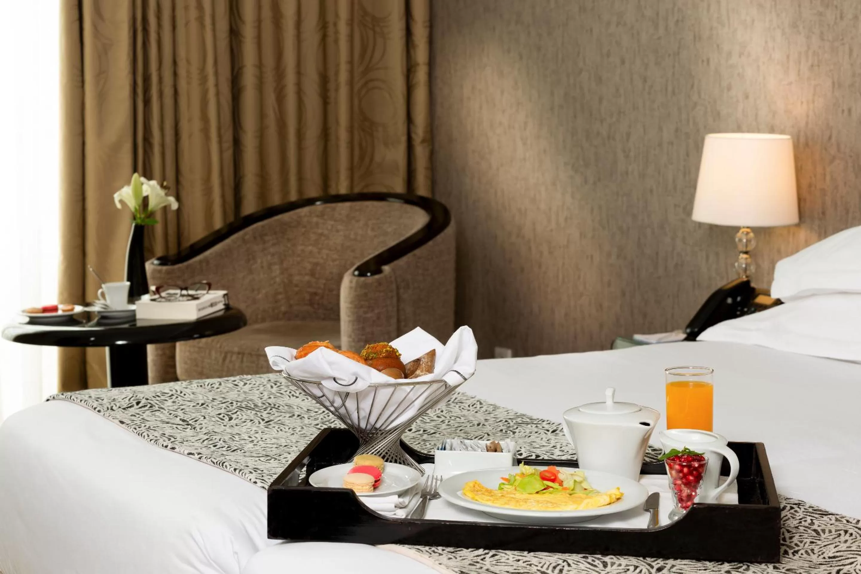 Deluxe Room (2 Adults + 1 Child) in Occidental Lac Tunis