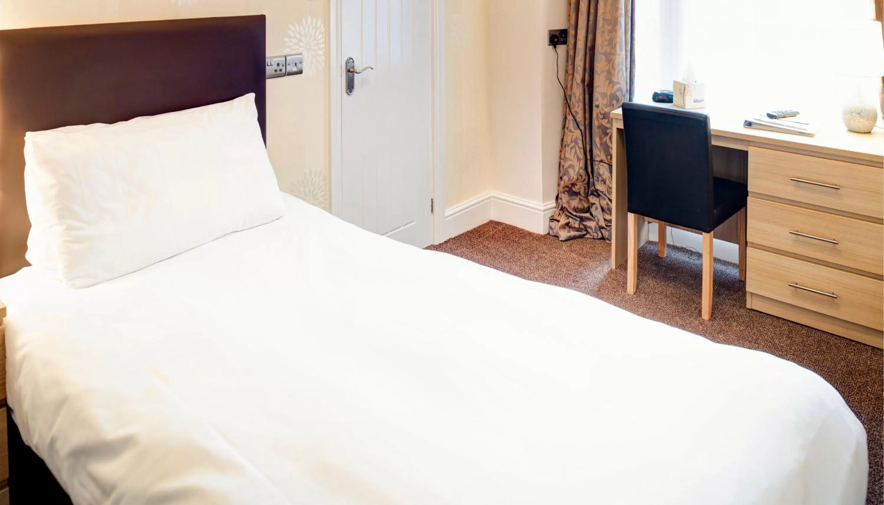 Standard Single Room in Best Western The Royal Chase Hotel