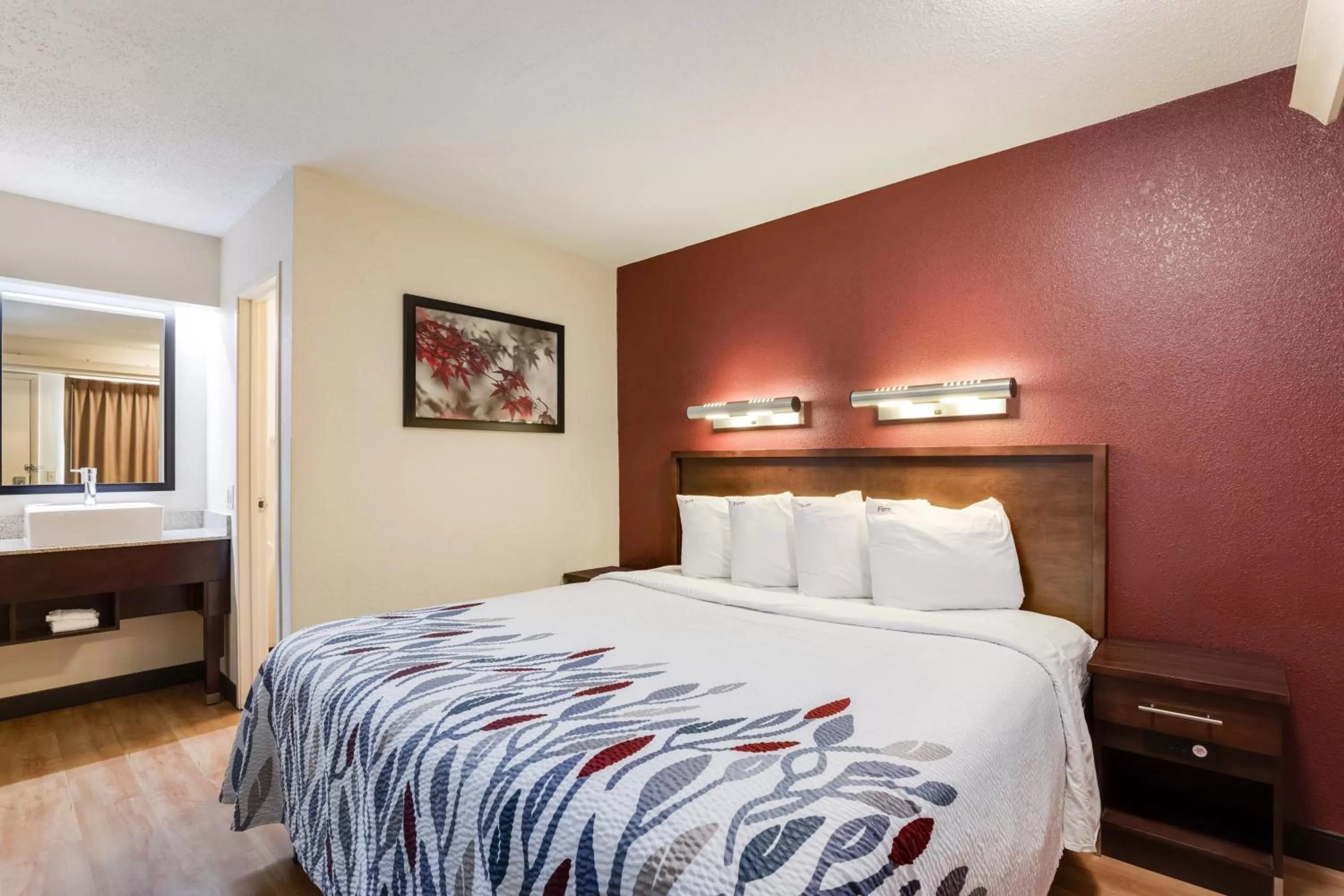 King Room - Non-Smoking in Red Roof Inn PLUS+ Chicago - Northbrook/Deerfield