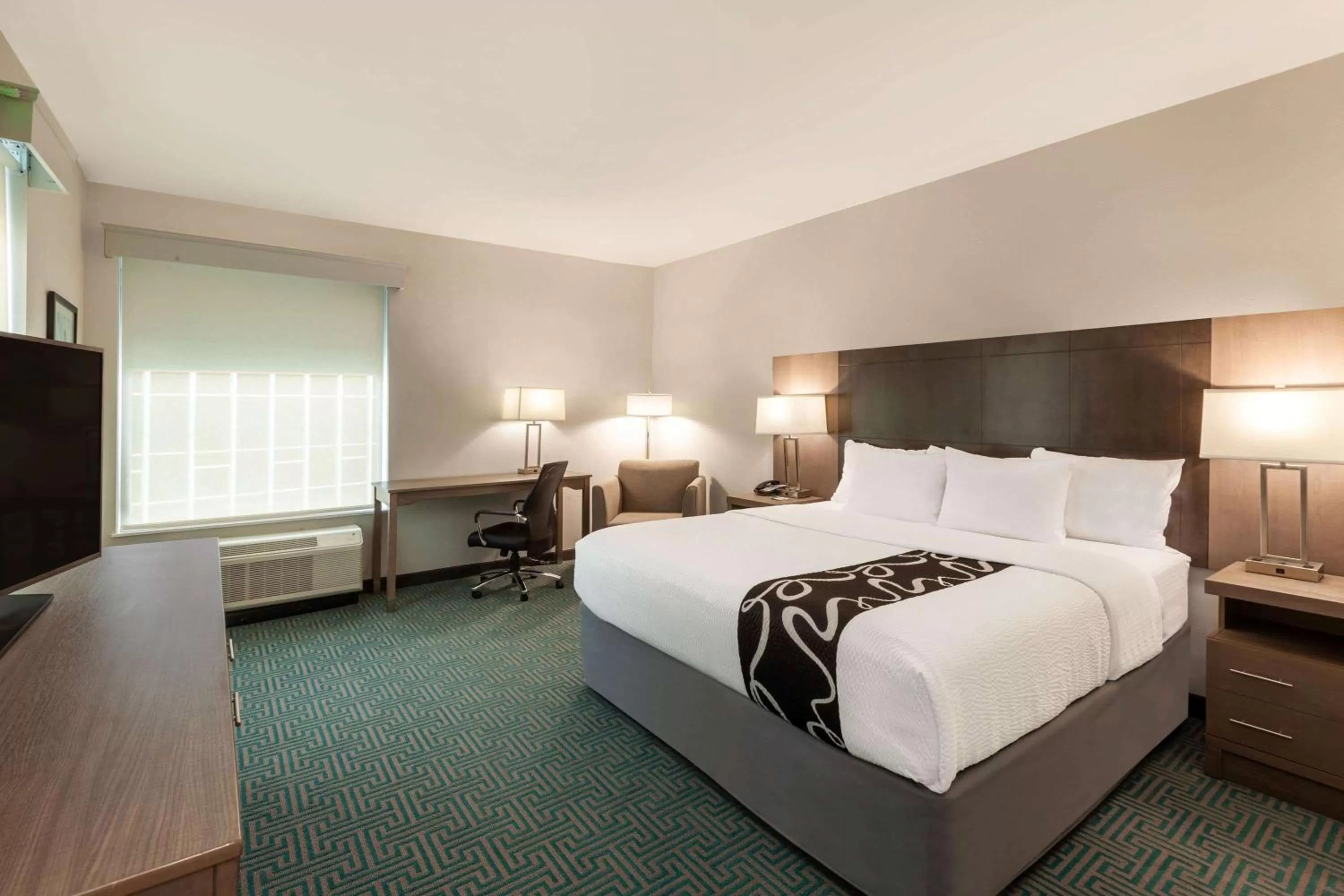 King Room - Non-Smoking in La Quinta Inn & Suites by Wyndham Lafayette Oil Center