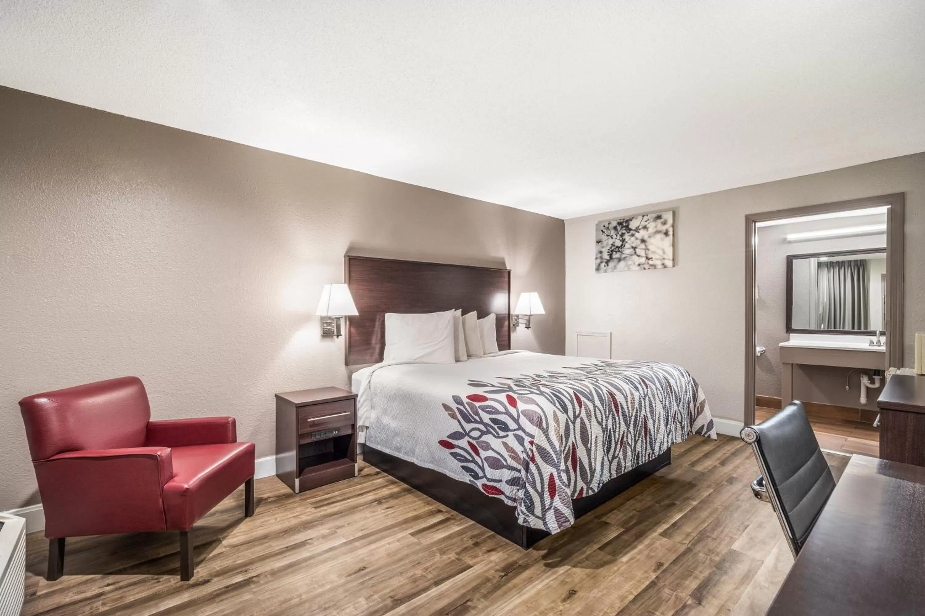 Deluxe King Room Disability Access Walk-In Shower Smoking in Red Roof Inn Sumter