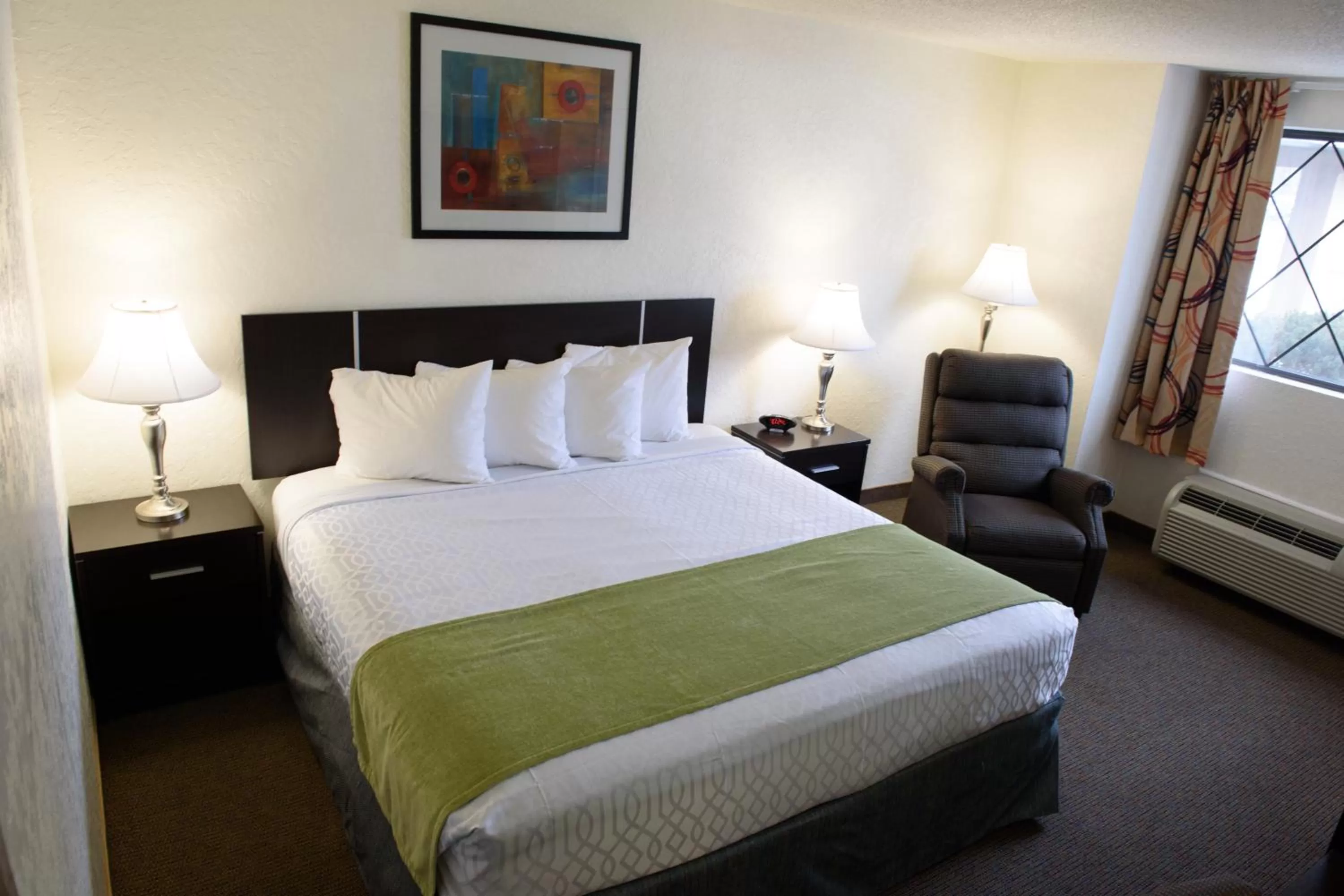 Standard King Room in Americas Best Value Inn New Paltz