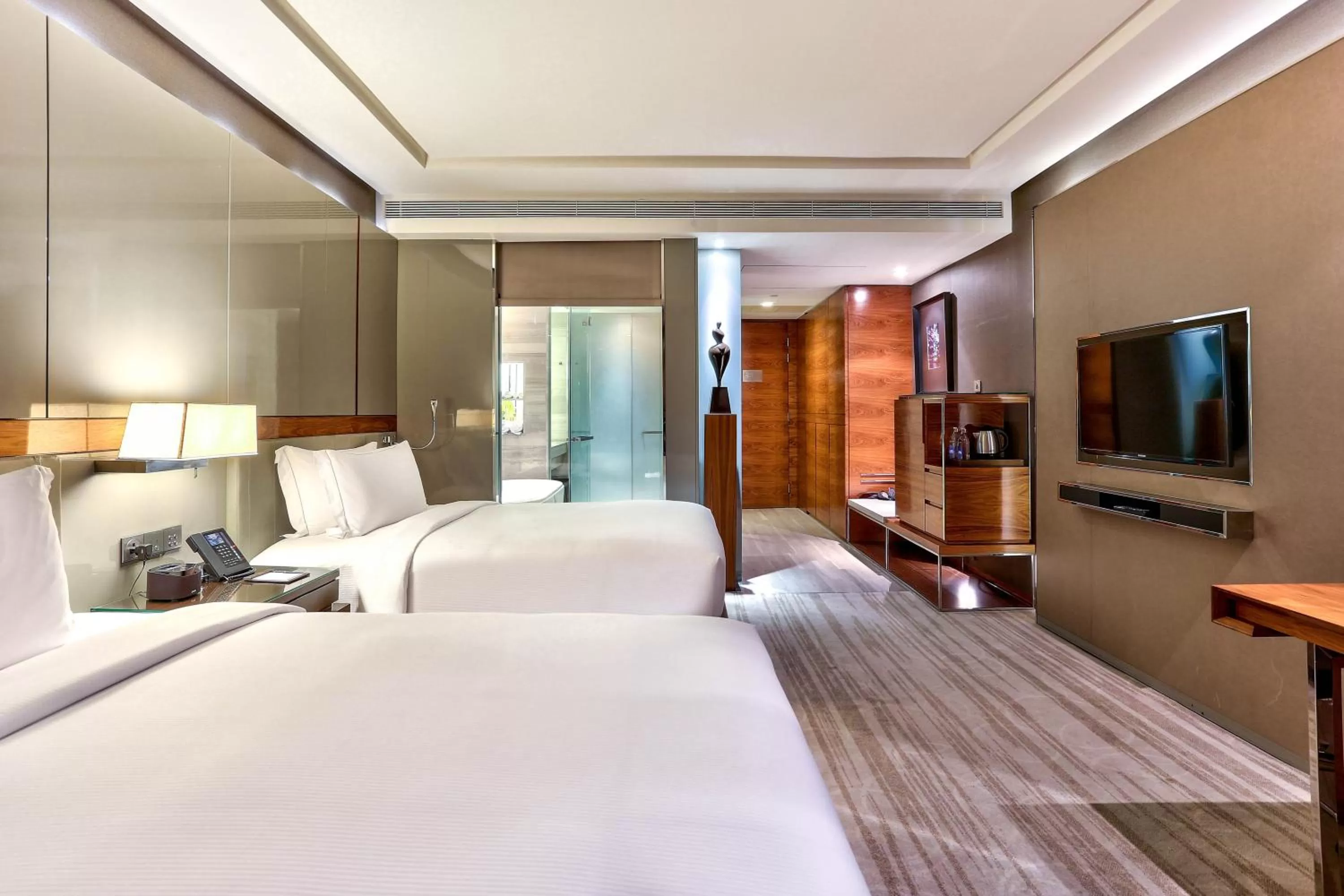 Premium Deluxe Twin Room in Hilton Sukhumvit Bangkok