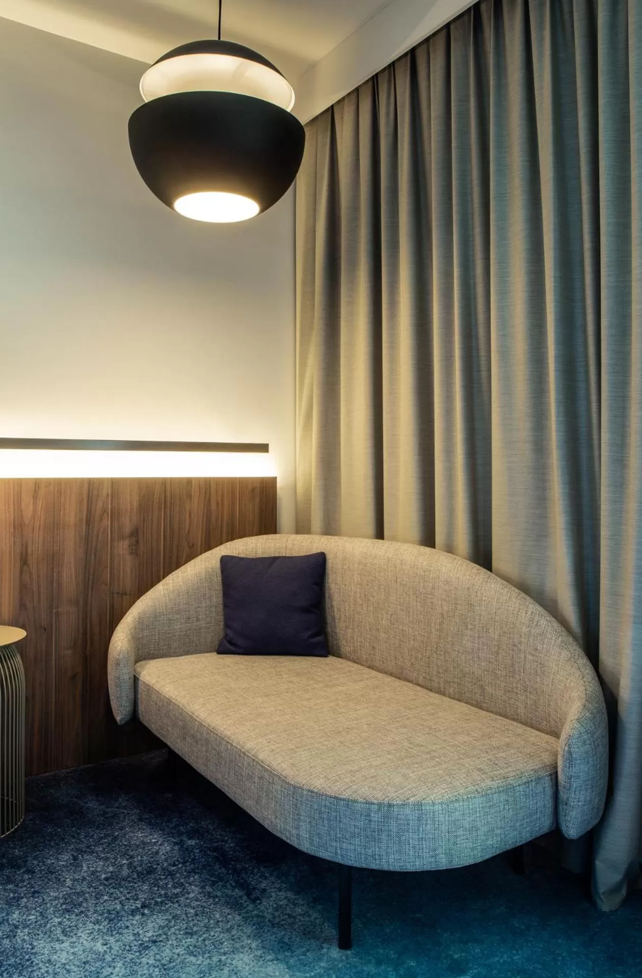 One King-Size Bed Standard Room with Single Sofa Bed in Crowne Plaza - Nice - Grand Arenas by IHG