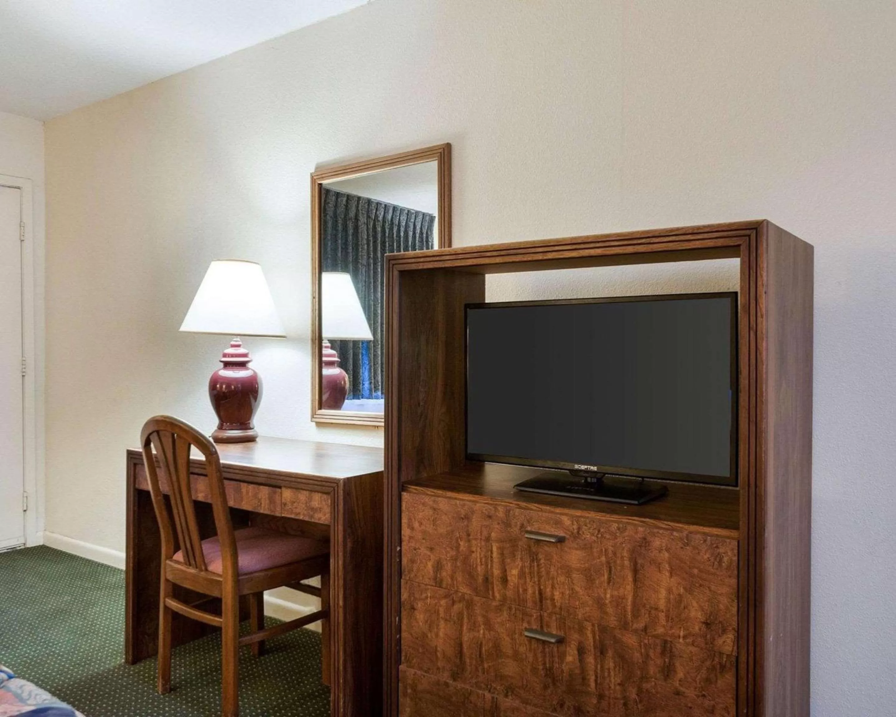 King Room - Accessible/Non-Smoking in Rodeway Inn Jasper