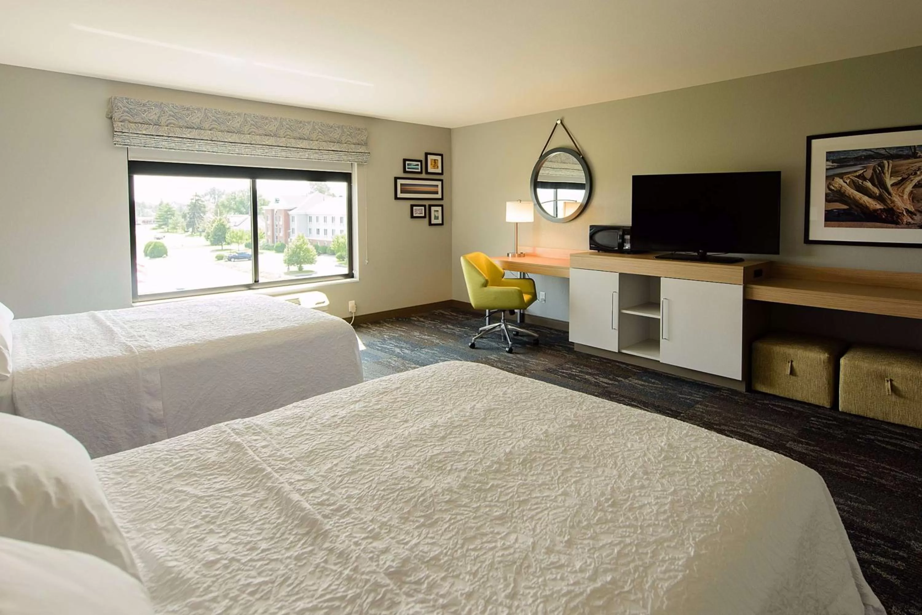 Queen Room with Two Queen Beds - Mobility and Hearing Access/Non-Smoking in Hampton Inn Superior Duluth, Wi