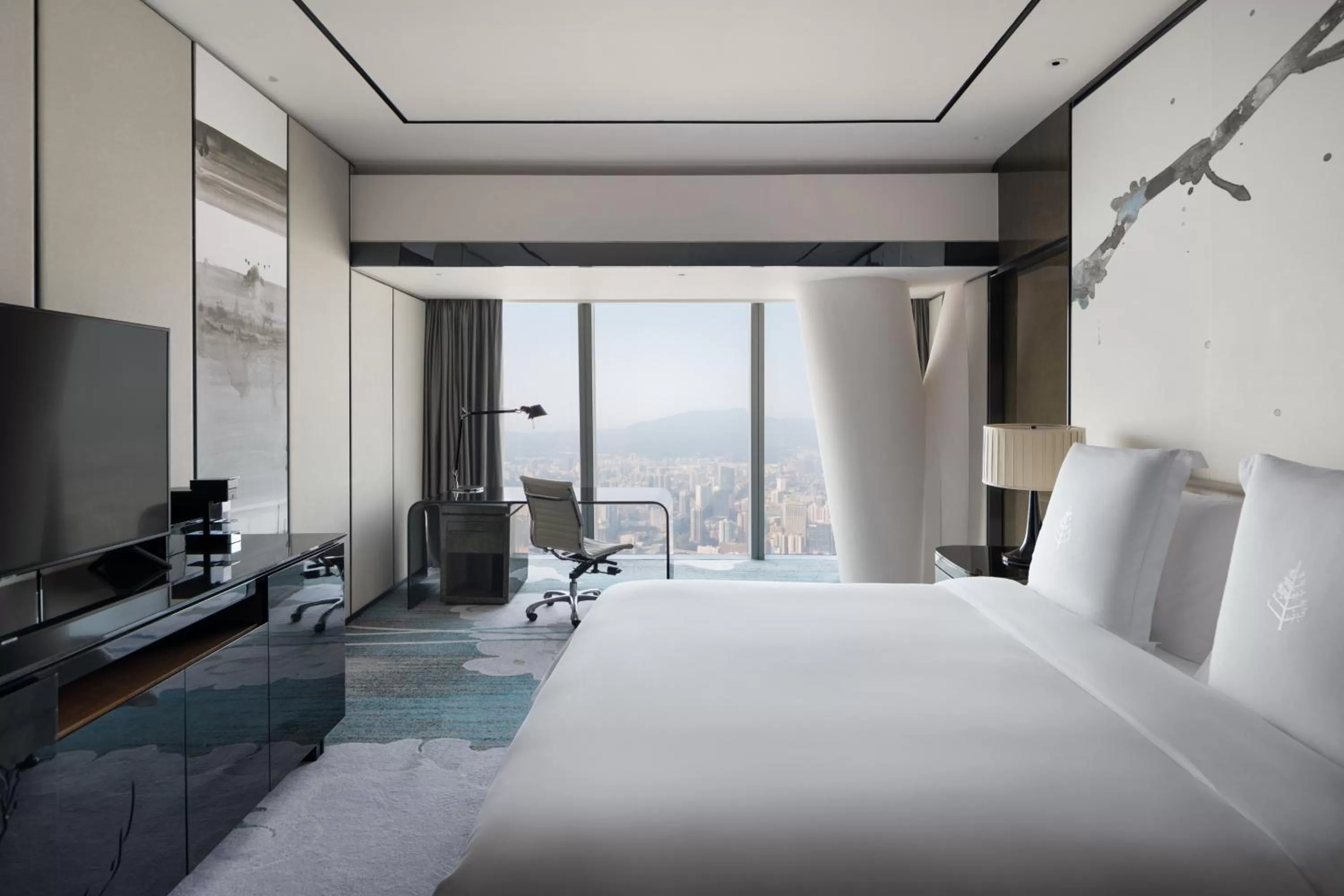 Tower King Room with City View in Four Seasons Hotel Guangzhou
