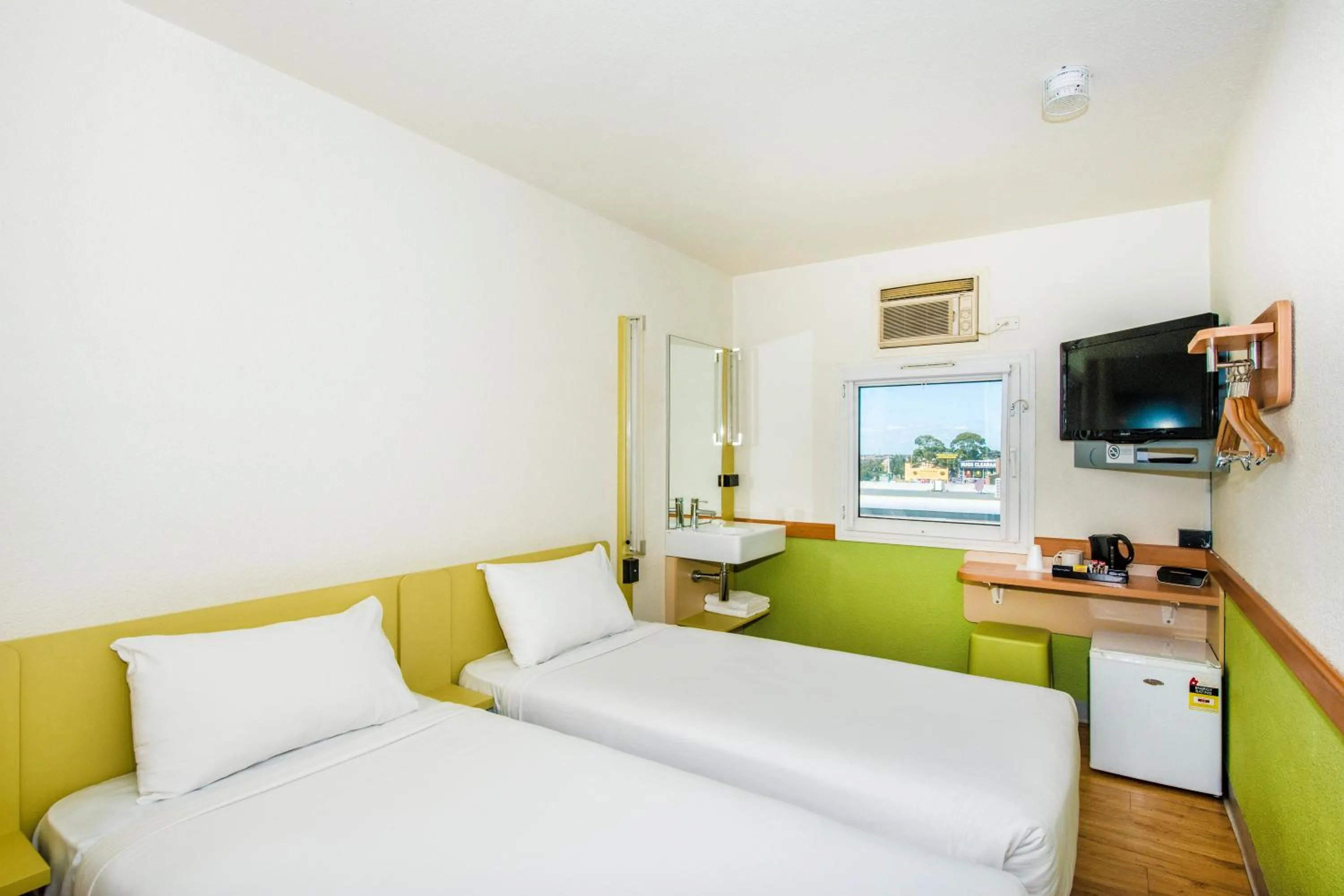 Standard Twin Room in ibis Budget - Fawkner