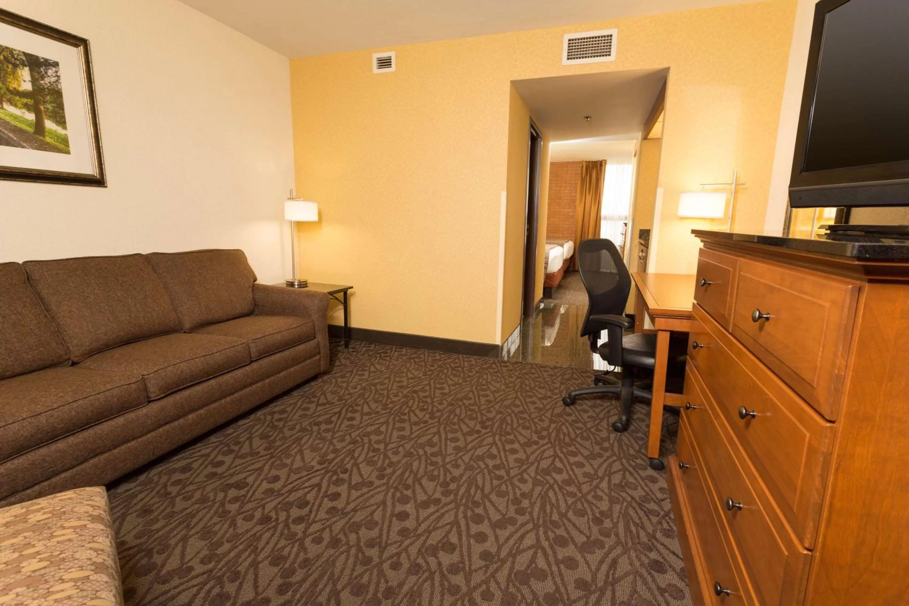 King Suite with Sofa Bed - Accessible, Tub in Drury Inn & Suites Frankenmuth