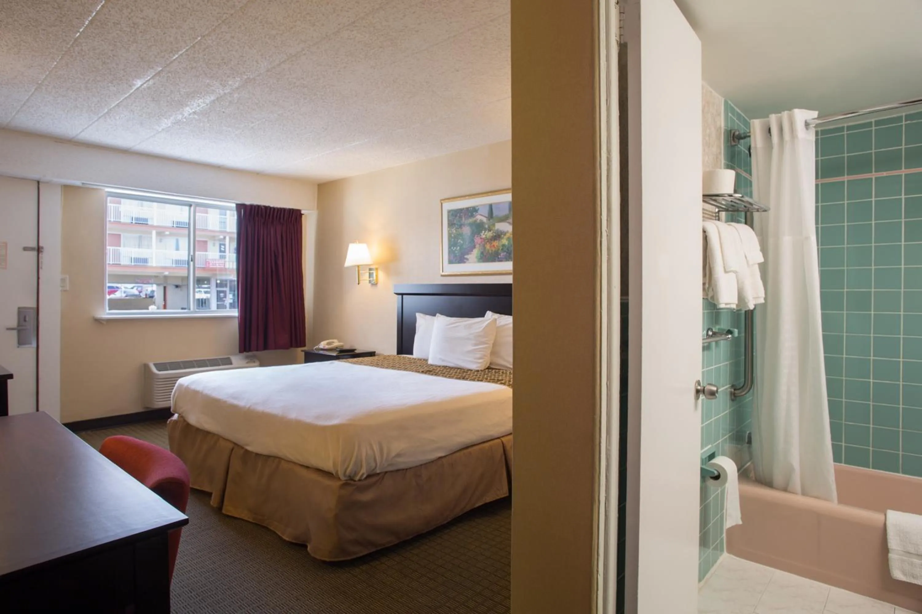 Standard King Room in Atlantic Motor Inn Near Boardwalk