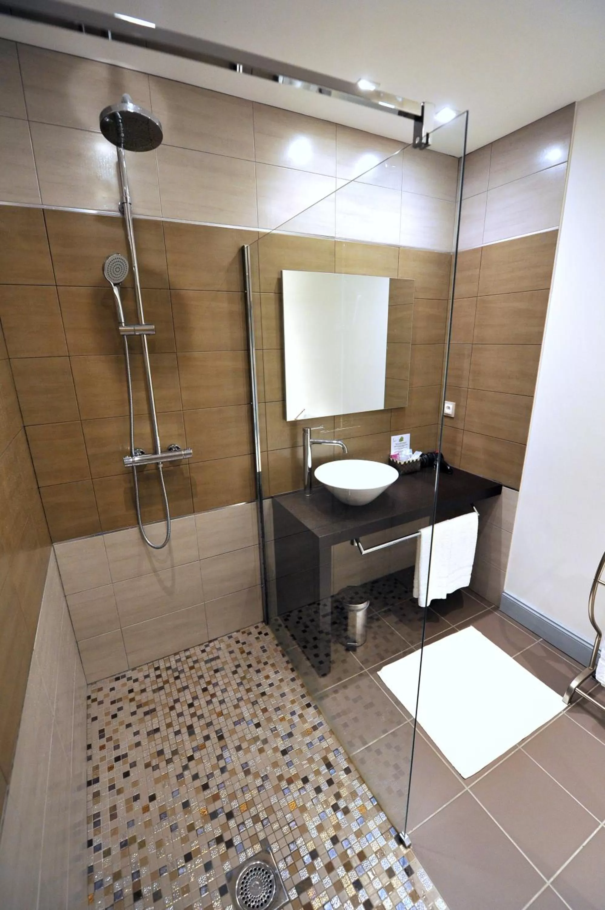 Deluxe Double Room in Logis- Hôtel Spa Restaurant l'Epicurial