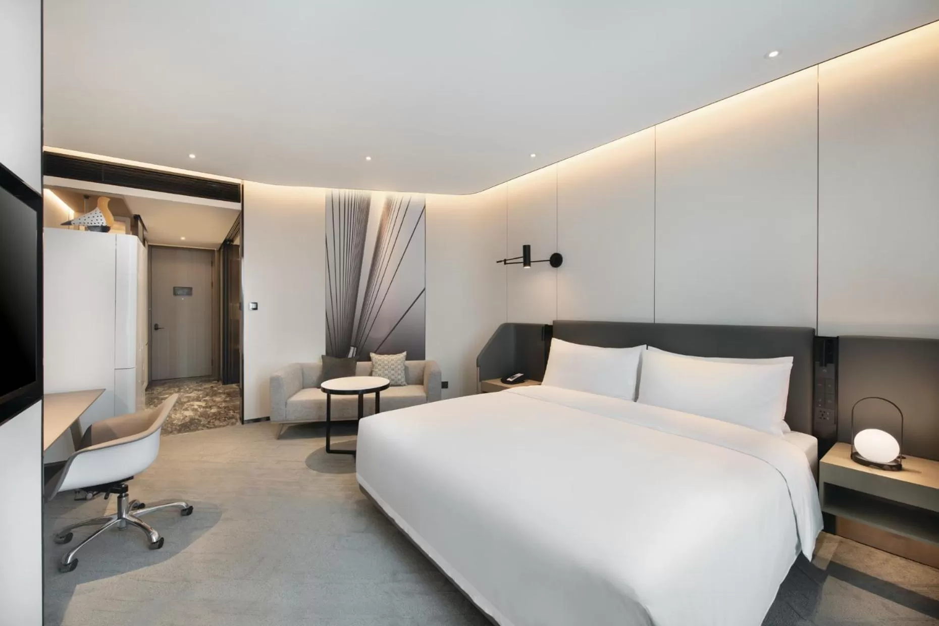 Standard King Room with River View - Lounge Access in Crowne Plaza Quanzhou Riverview by IHG