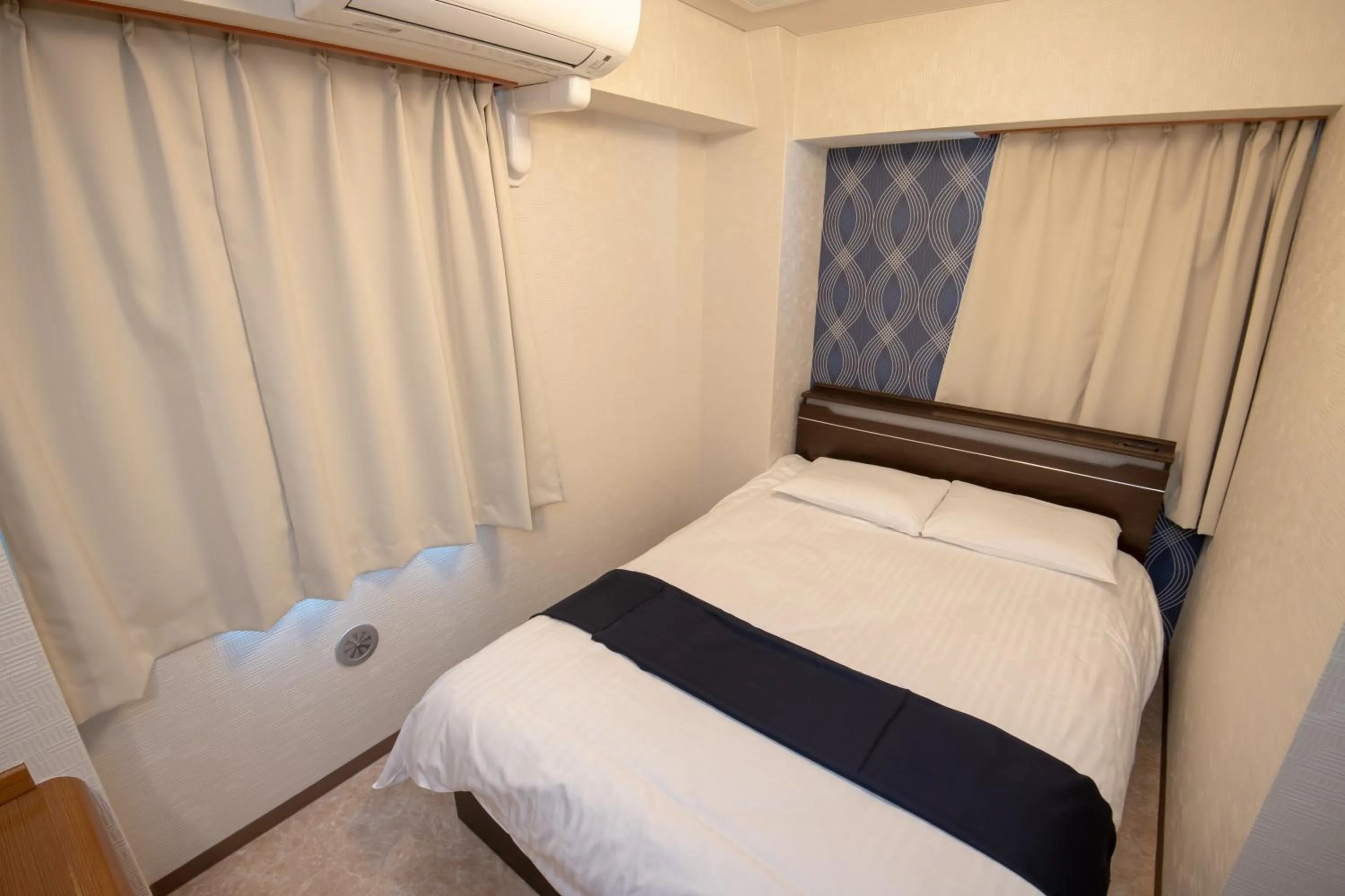 Double Room with Private Bathroom - single occupancy in Kawasaki Station Inn