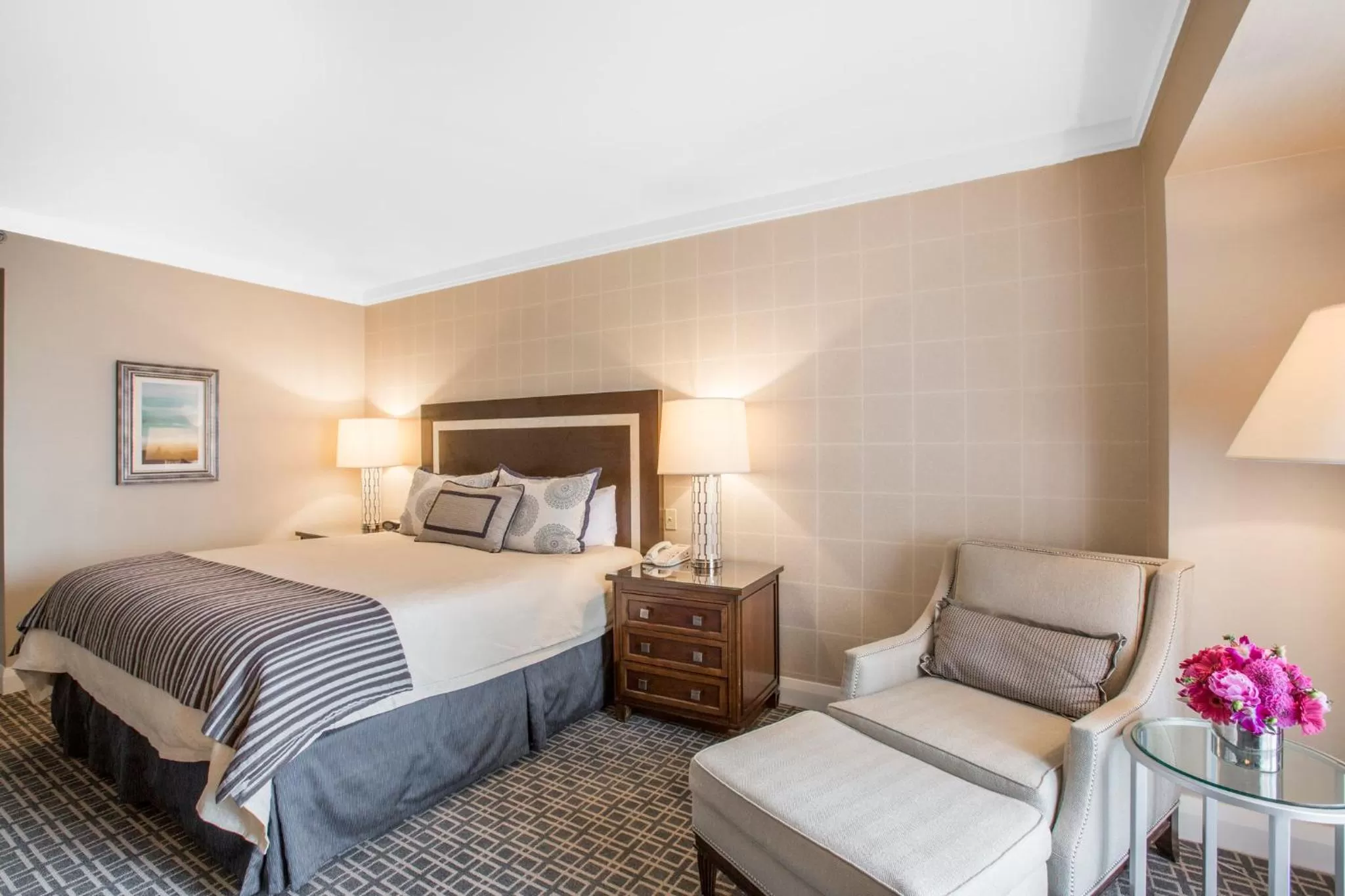 Deluxe King Room in Omni Los Angeles Hotel