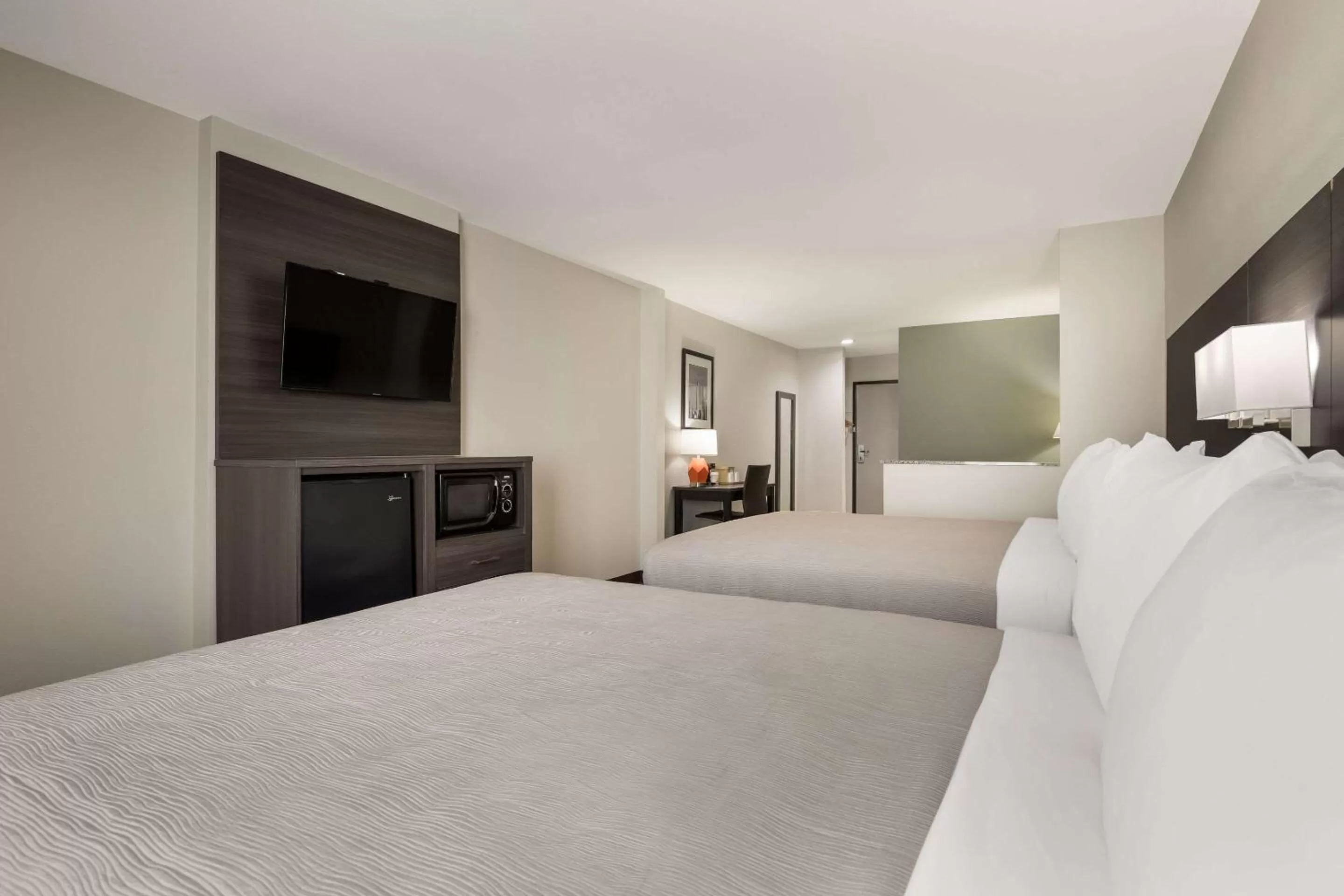 Queen Suite - Non-Smoking in Quality Suites Tulsa I-44