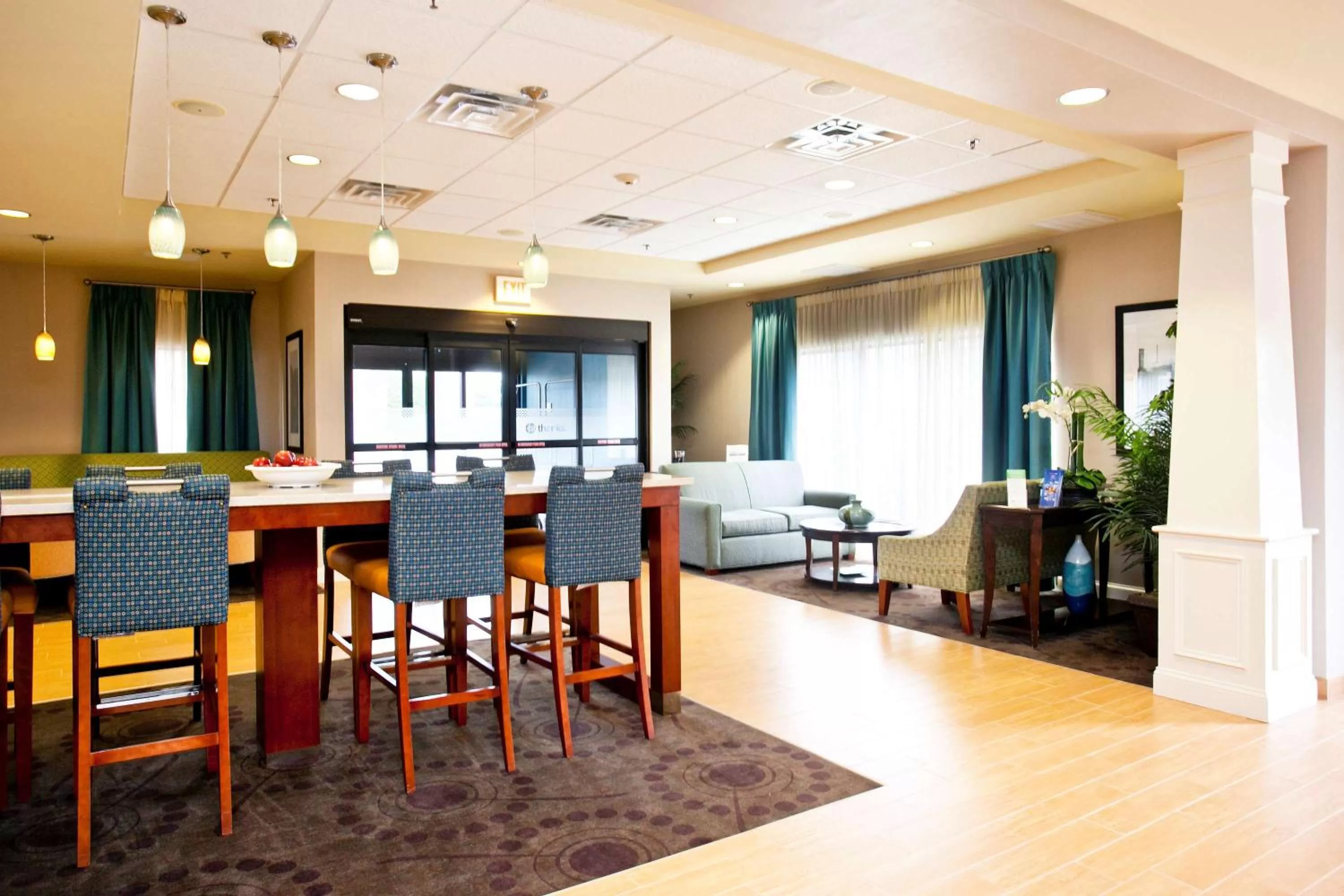 Dining area in Hampton Inn Inwood