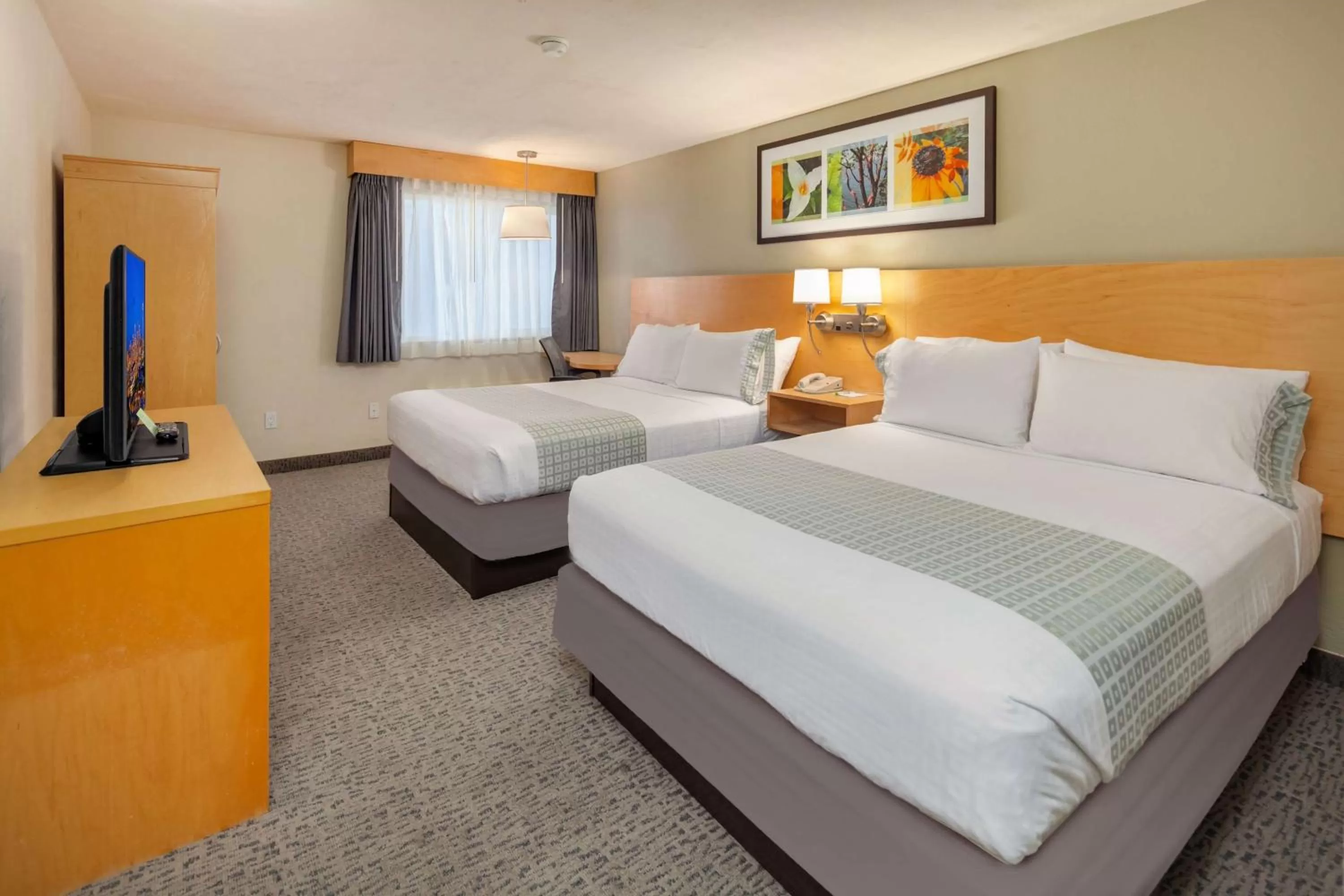 Queen Suite with Two Queen Beds, Bath Tub, Sofa Bed and Kitchenette - Disability/Non-Smoking in Hotel Nexus; BW Signature Collection