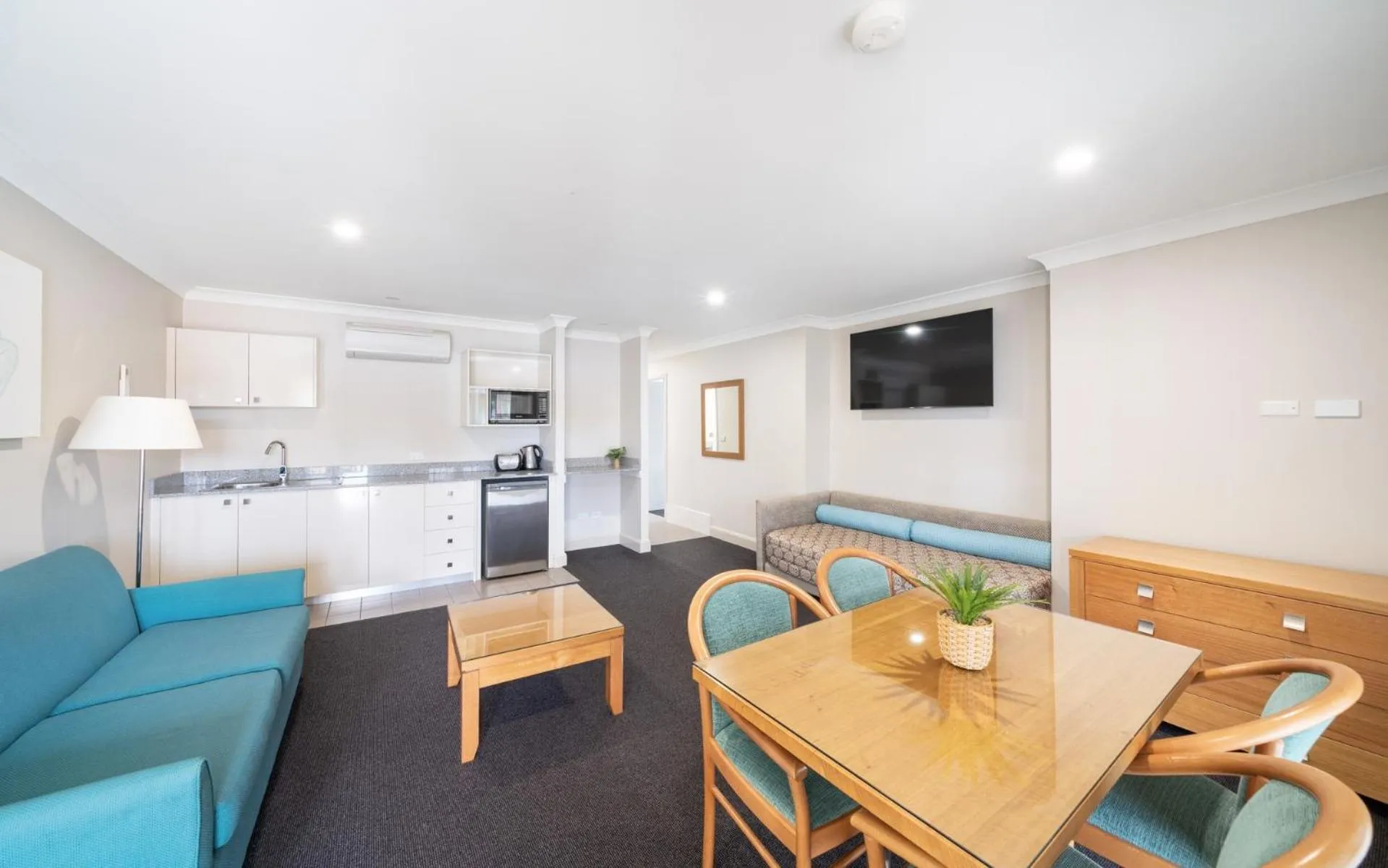 Executive One Bedroom Apartment with Spa in Heritage Inn Bathurst