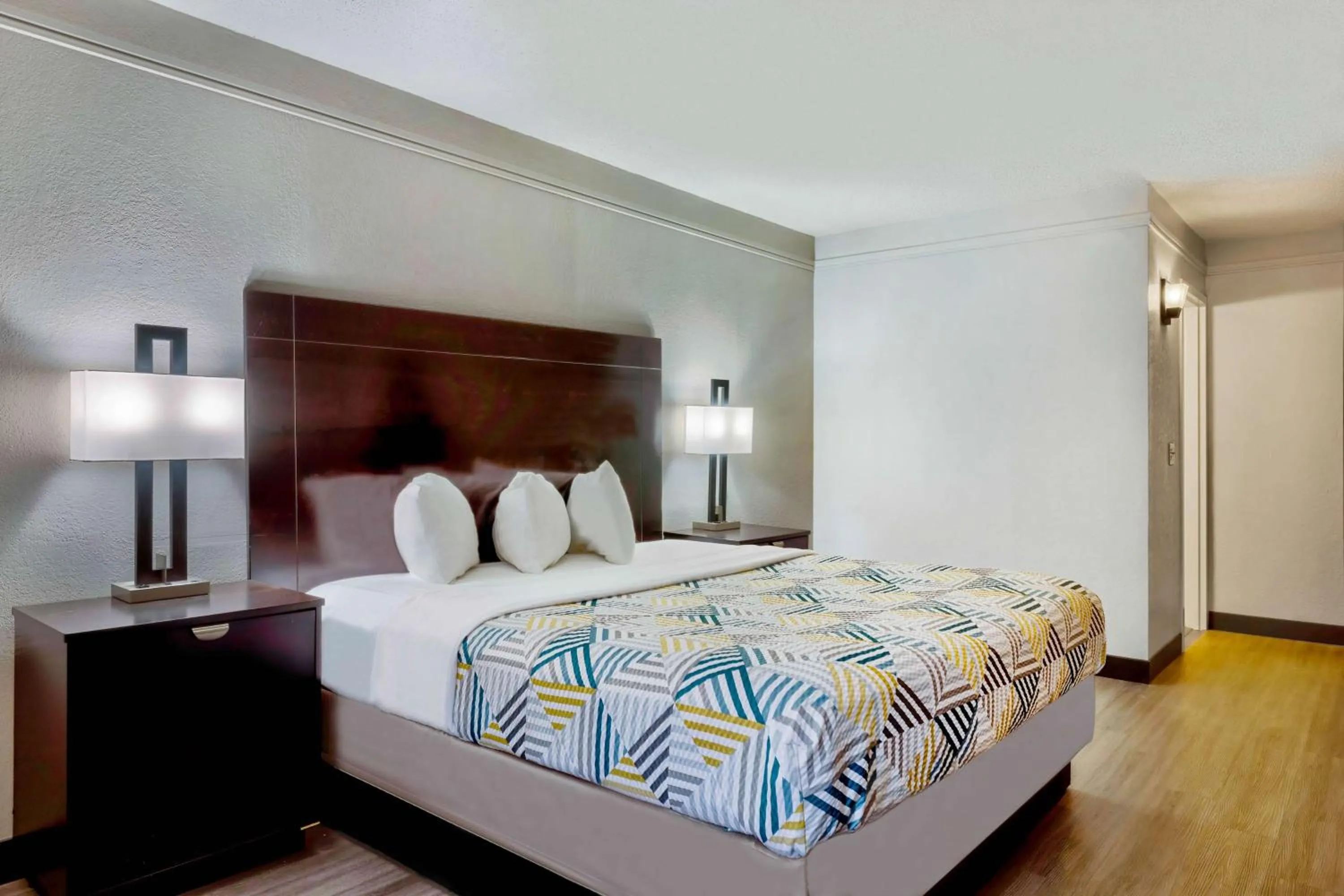 King Room - Non-Smoking in Motel 6 - Bartlesville, OK